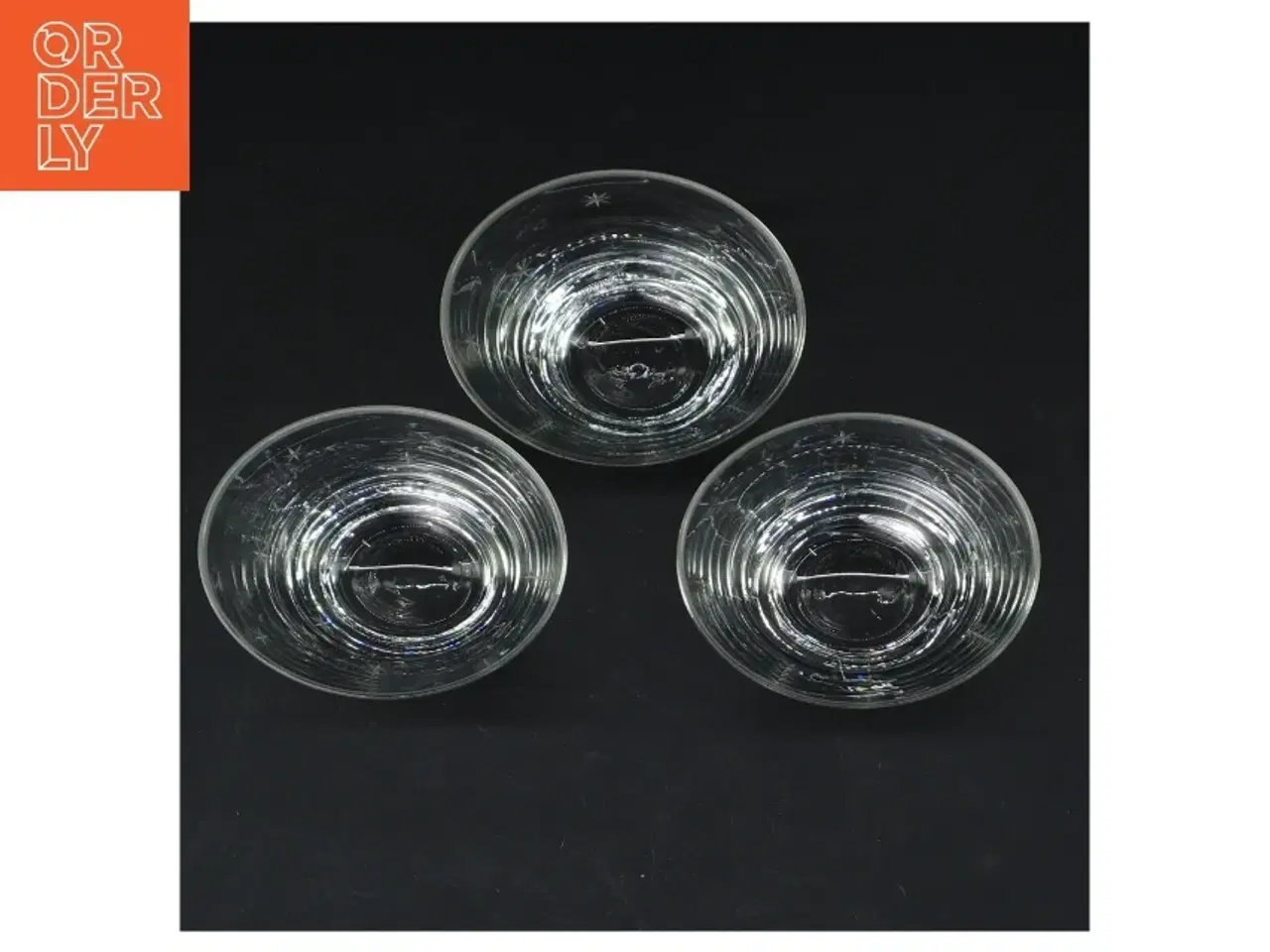 Billede 2 - Tre glas med stjernemønster (str. 3 styk. ø. 7,5 cm. længde, 6,5 cm)