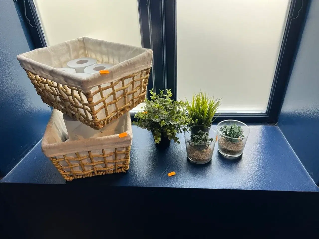 Billede 1 - Fletkurve samt kunstige planter