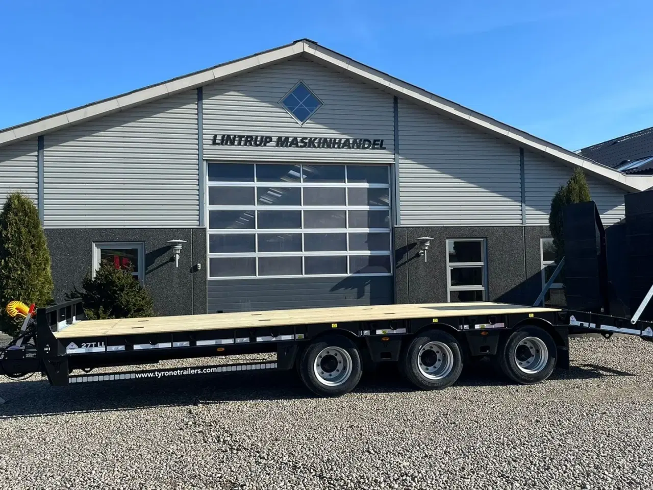 Billede 22 - Tyrone 27TLL . Affjedret træk og affjedret aksler. Med hydrauliske ramper og værktøjskasse