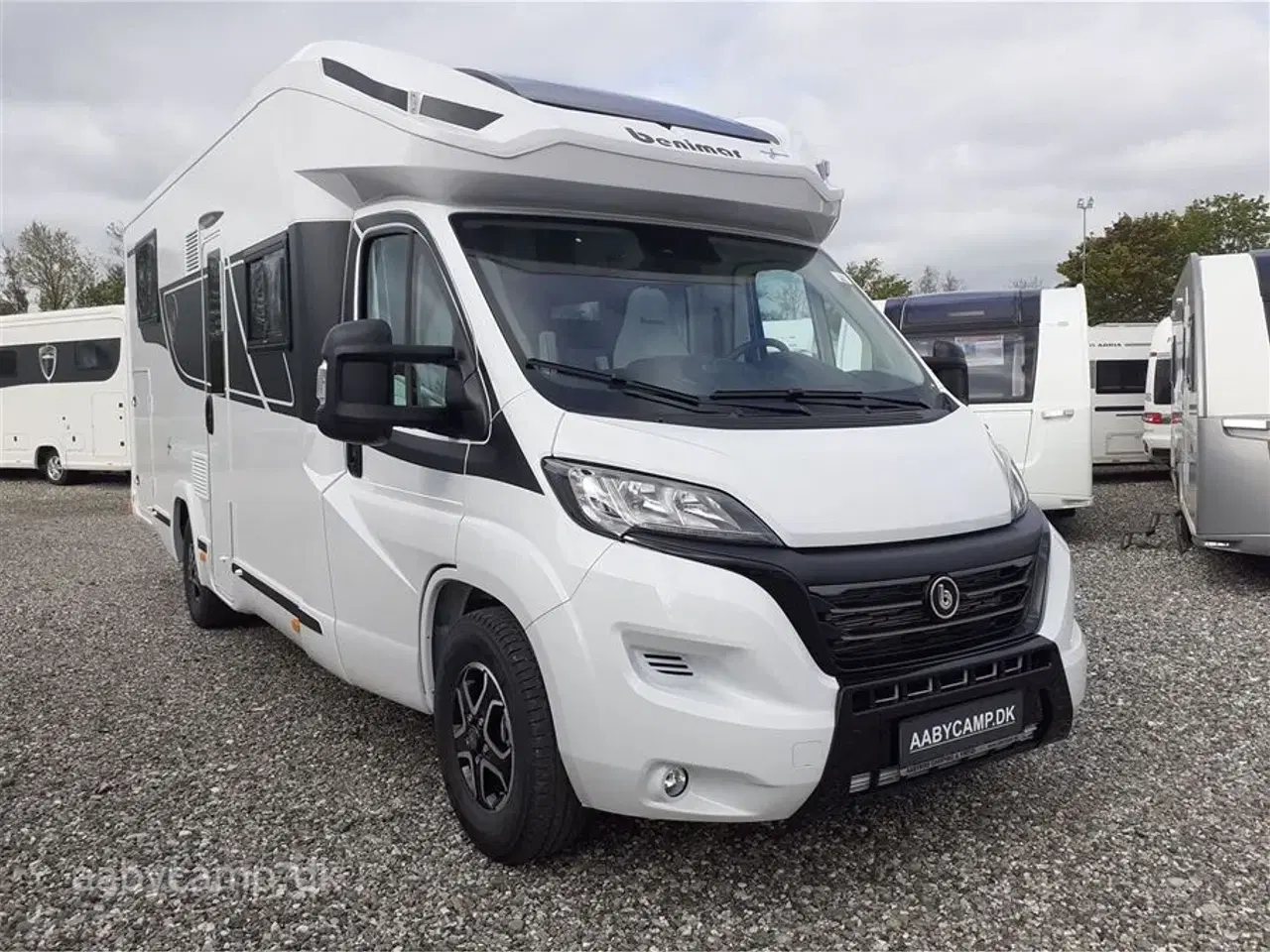 Billede 1 - 2024 - Benimar Mileo 263   Nk pakke. Automatgear. markise. 2x Lithium batteri. solceller. Helårsdæk. lædersæder. cykelstativ.