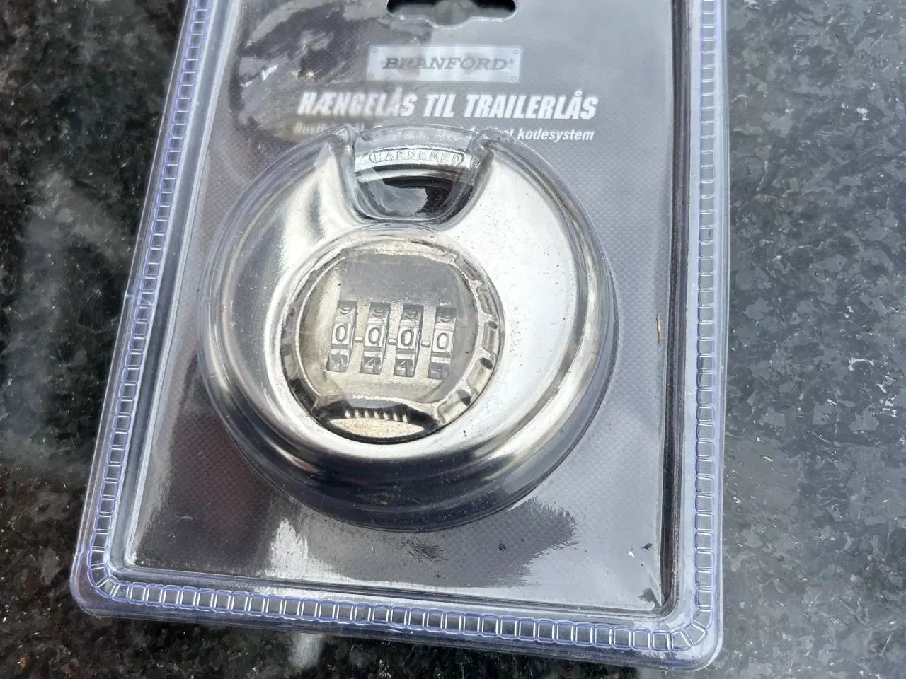 Billede 1 - Ny hængelås til traileren med 4-cifret kode