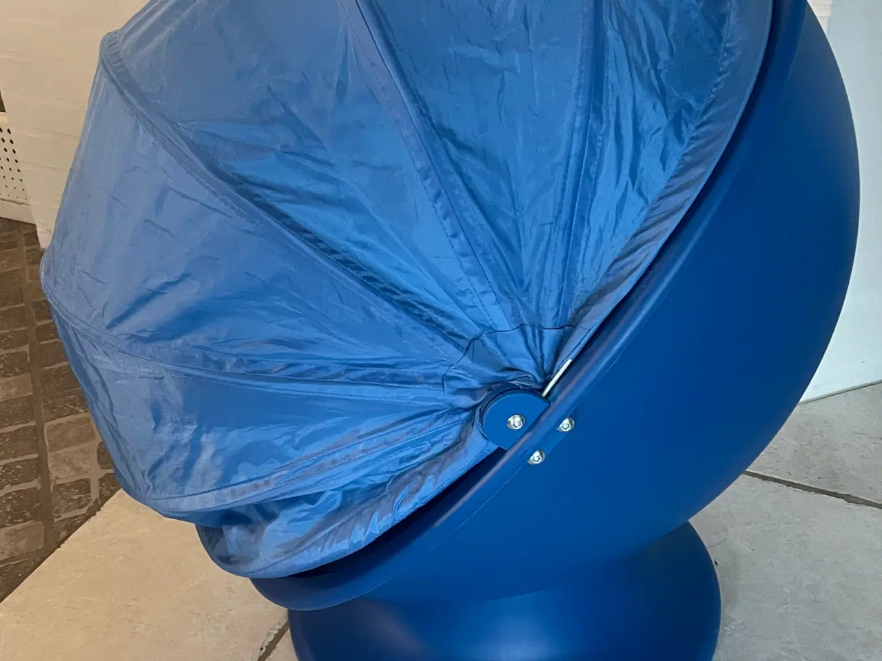 Billede 2 - Blå (gemme) stol til børneværelset