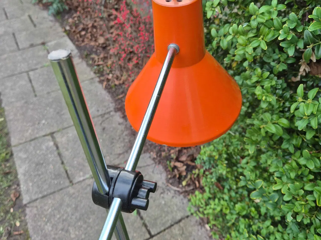 Billede 6 - Orange gulvlampe med skærm som på en arkitektlampe