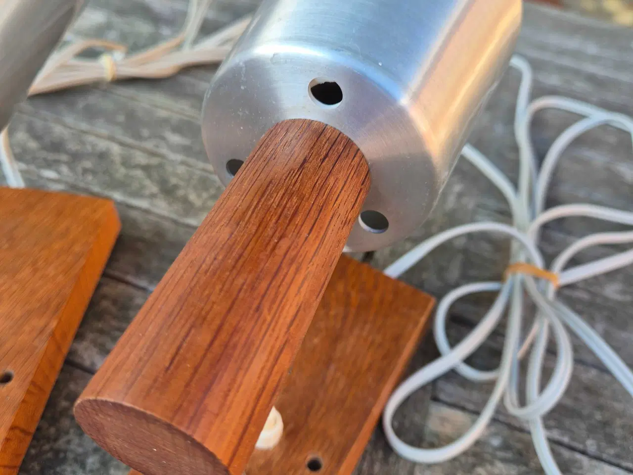 Billede 11 - Elegante væglamper I teak og alu 