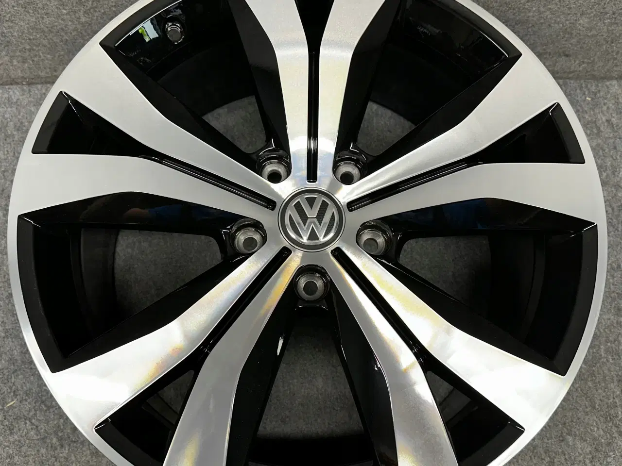 Billede 2 - VW TOUAREG III TARRAGONA 7P 9.0" x 20" 5x112 ET 57