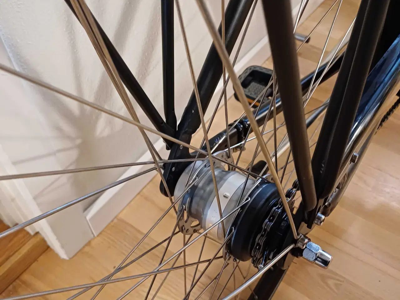 Billede 4 - Raleigh herrecykel "står som sprit ny "