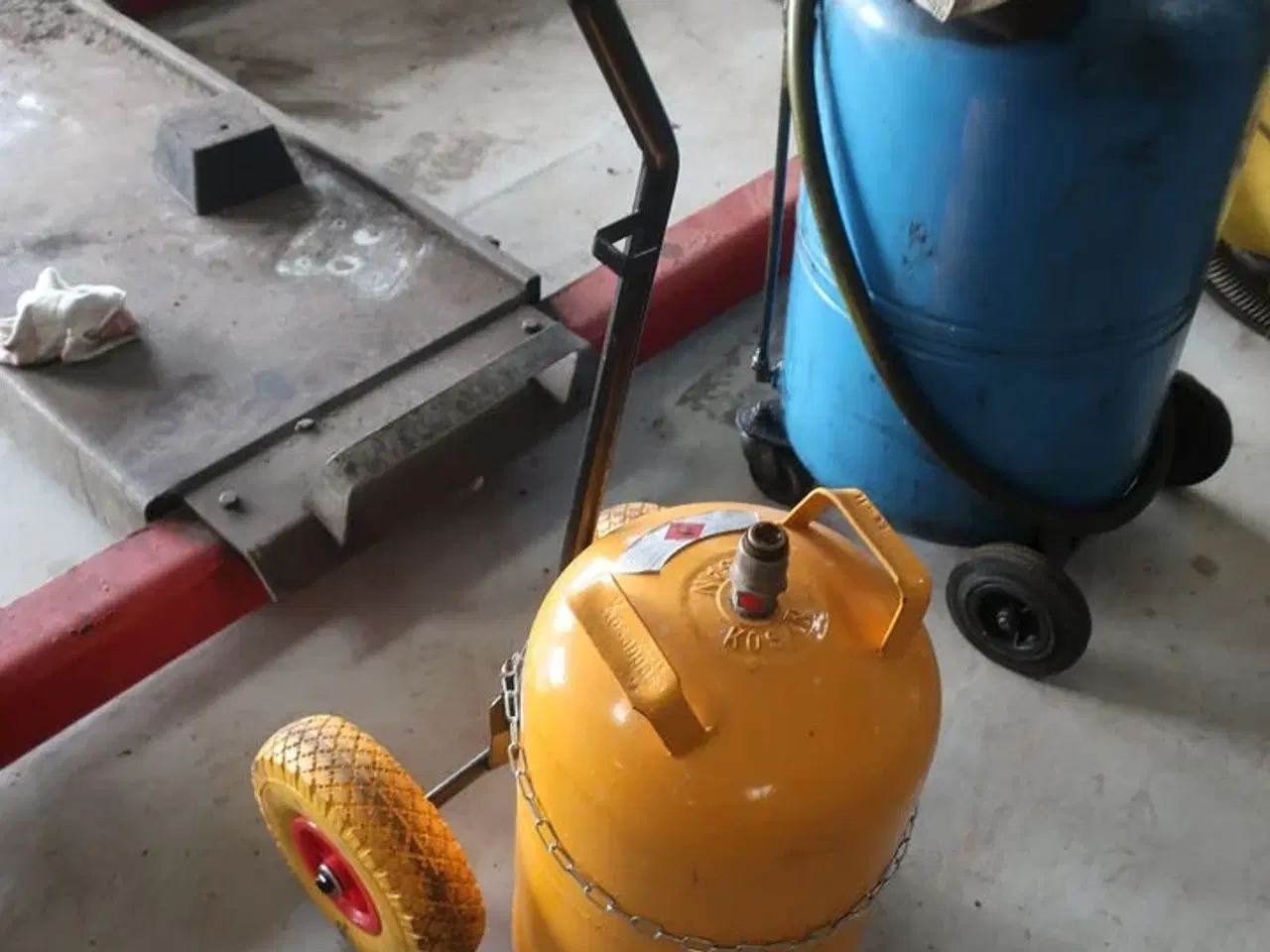 Billede 1 - Flaskevogn samt gasflaske
