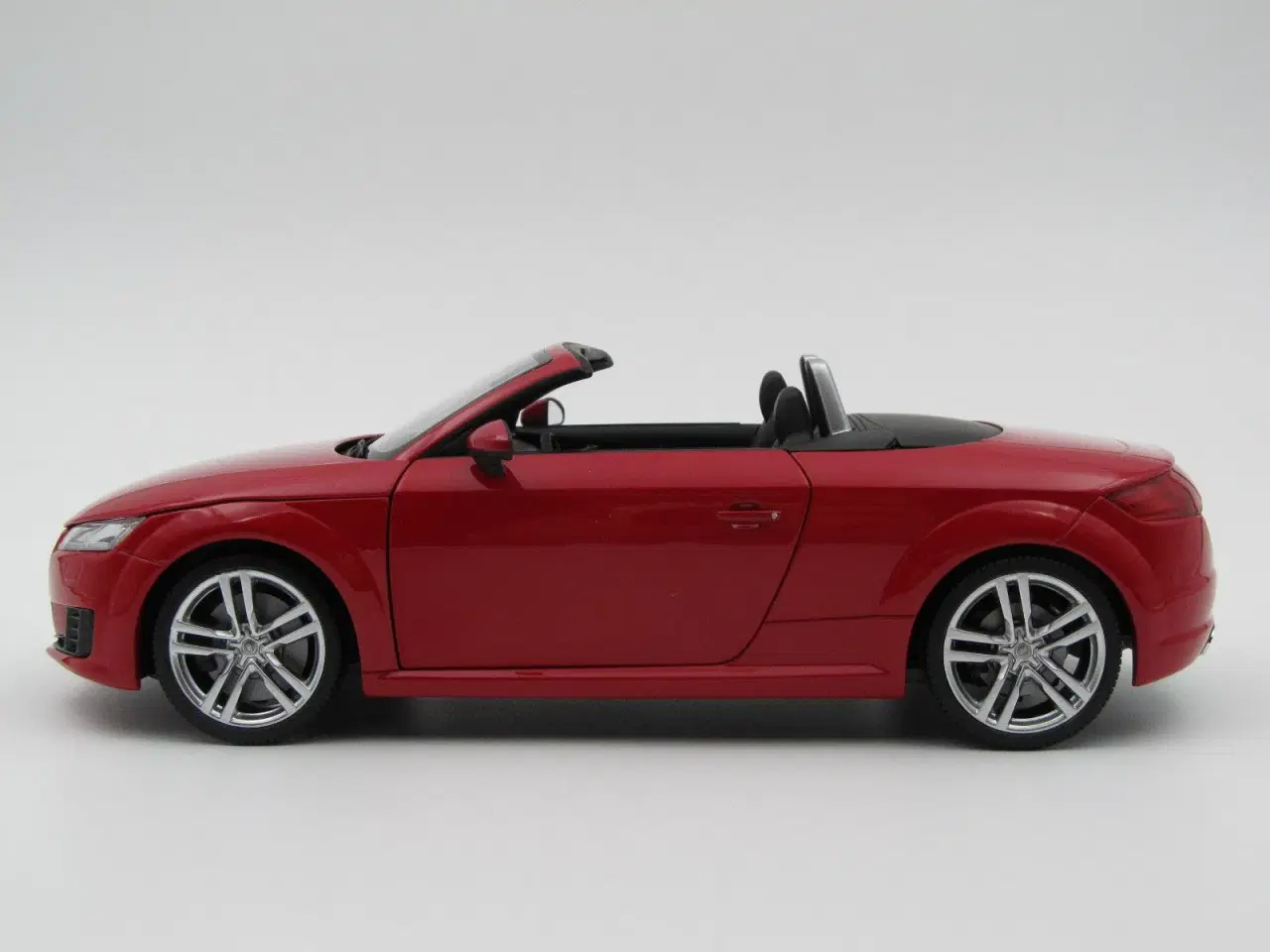 Billede 3 - 2014 Audi TT Roadster 1:18  - MINICHAMPS