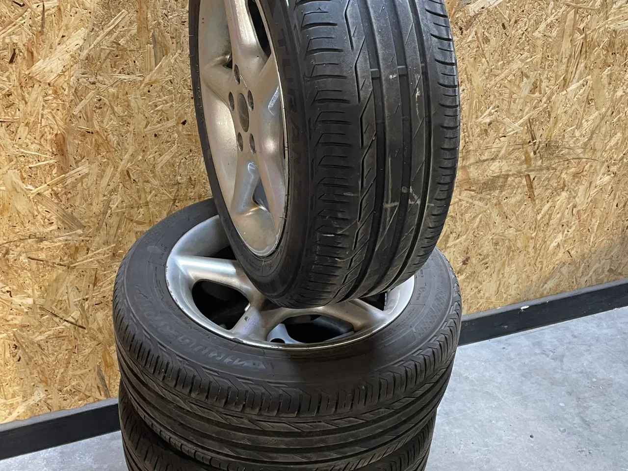 Billede 2 - Sommerdæk 205/55 R16" på original Borbet fælge