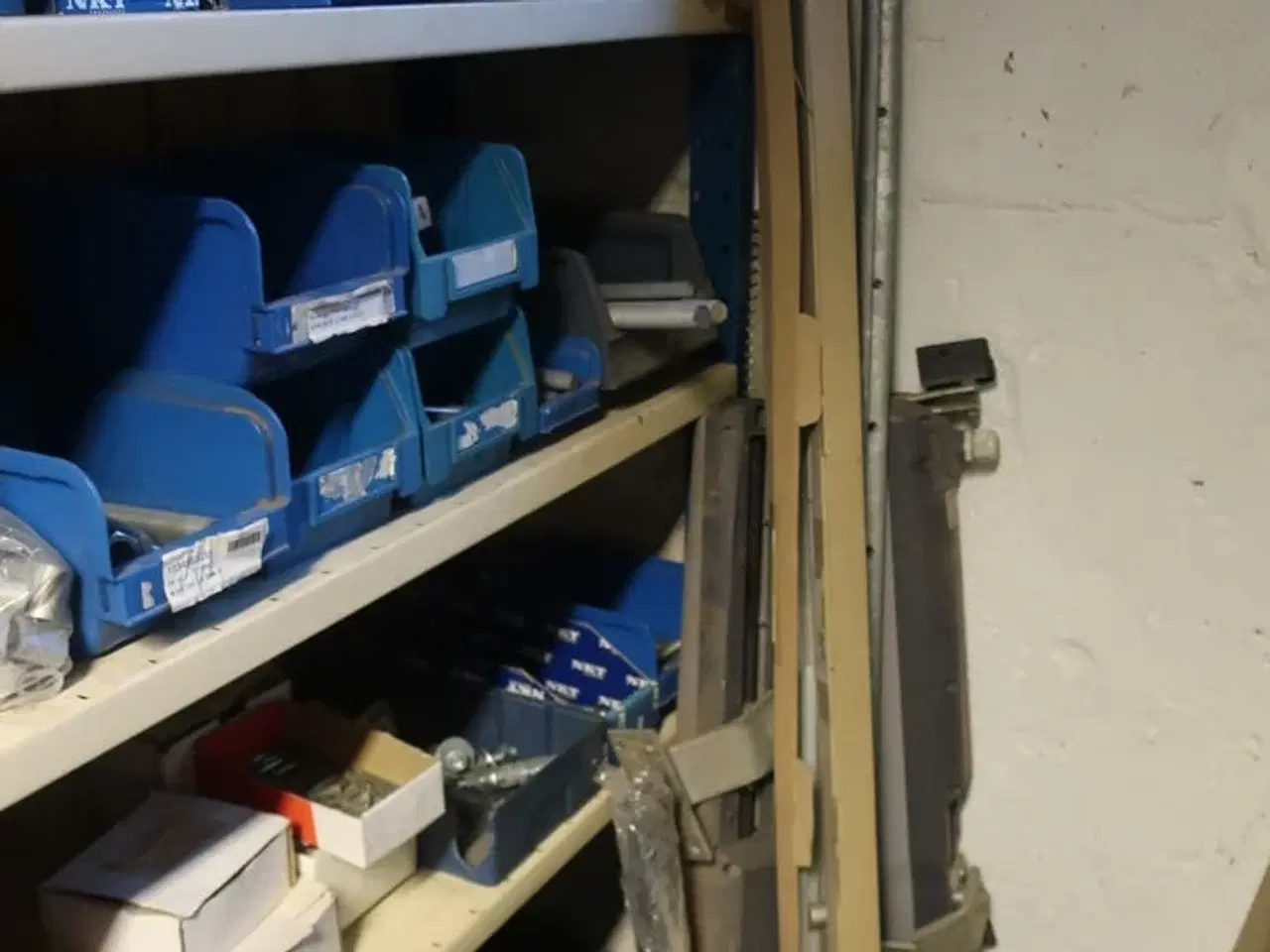 Billede 28 - 4 fag reoler inkl. indhold (se billeder)