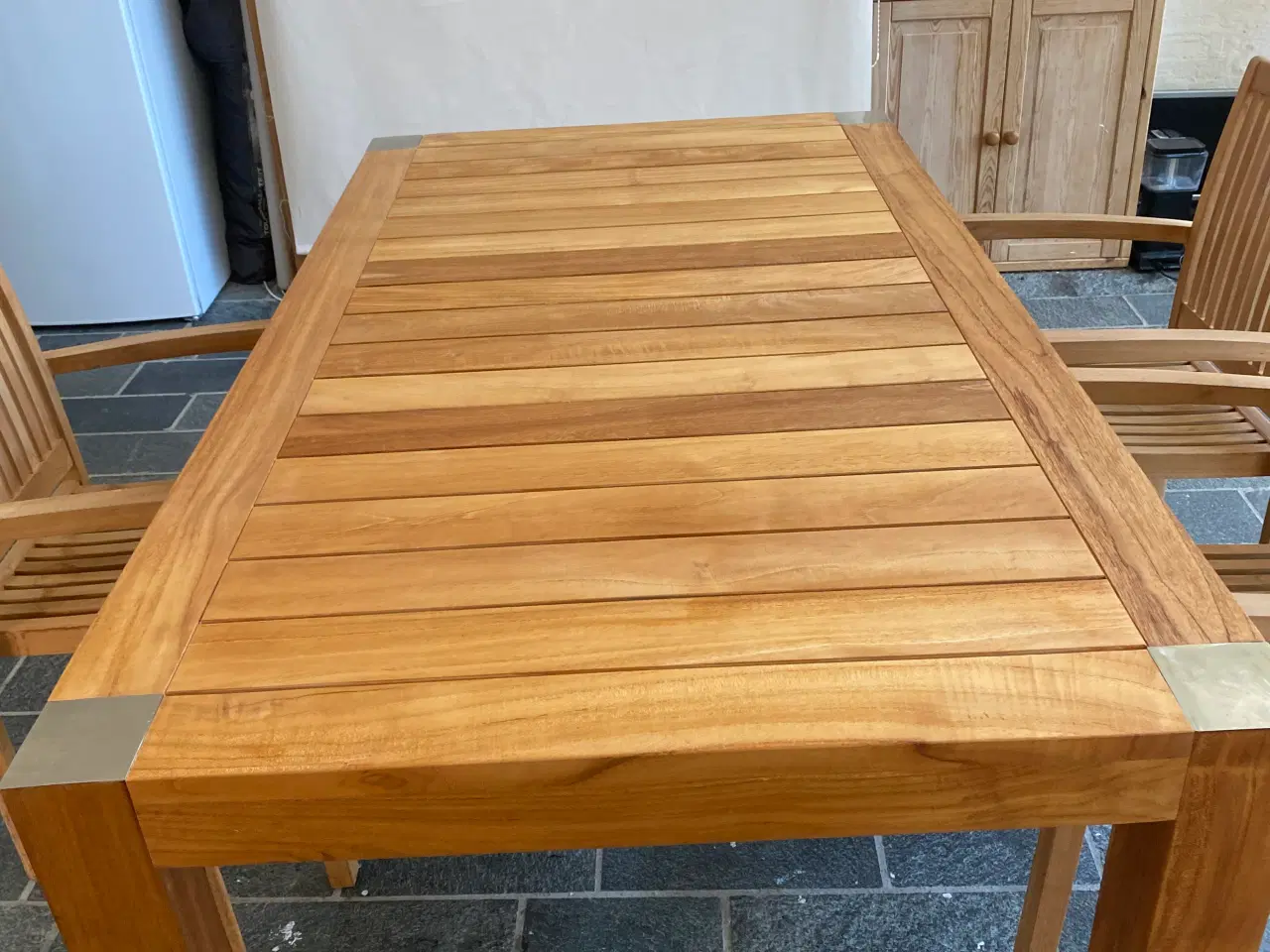 Billede 2 - Gedigent Havebord massiv Teaktræ