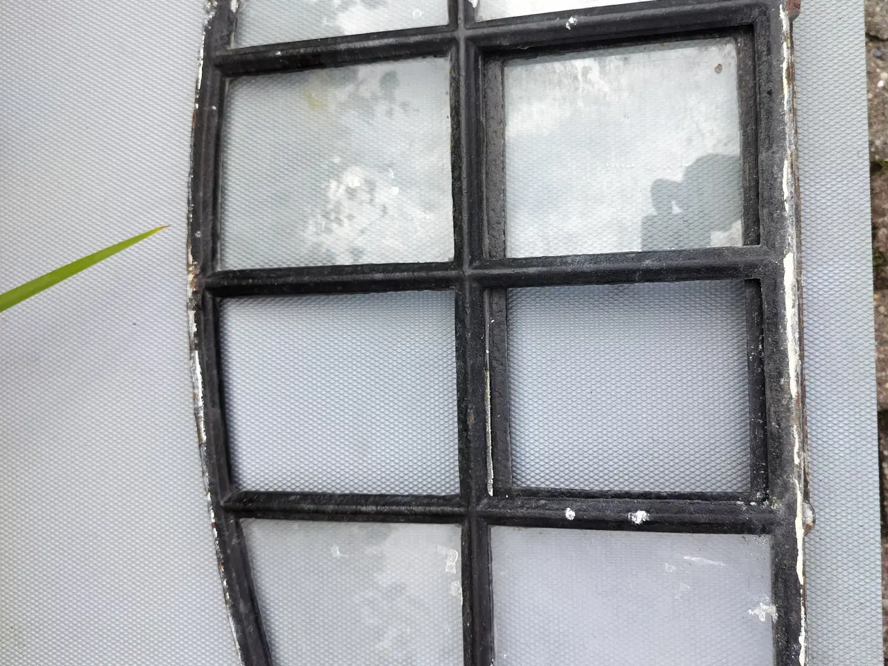 Billede 1 - Støbejern vindue oplukkelig