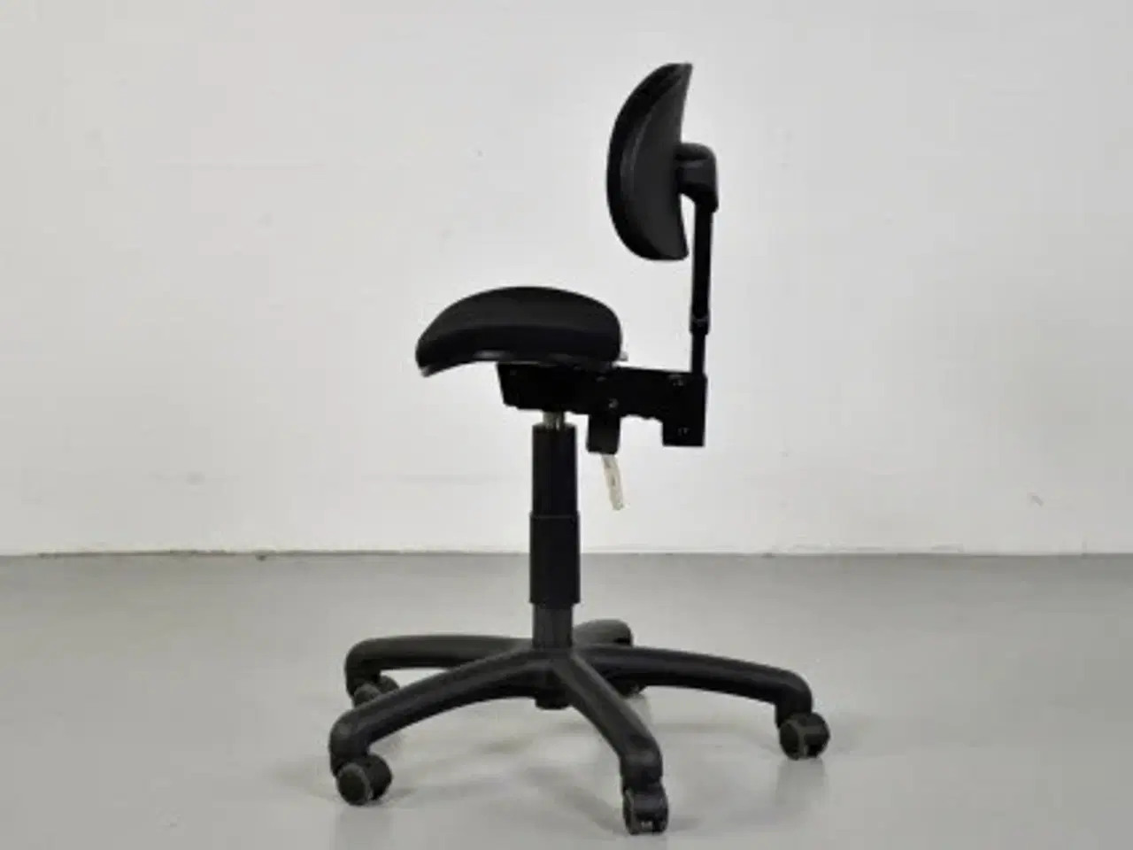 Billede 4 - Rh support 4521 støttestol med sort xtreme polster og sort stel.