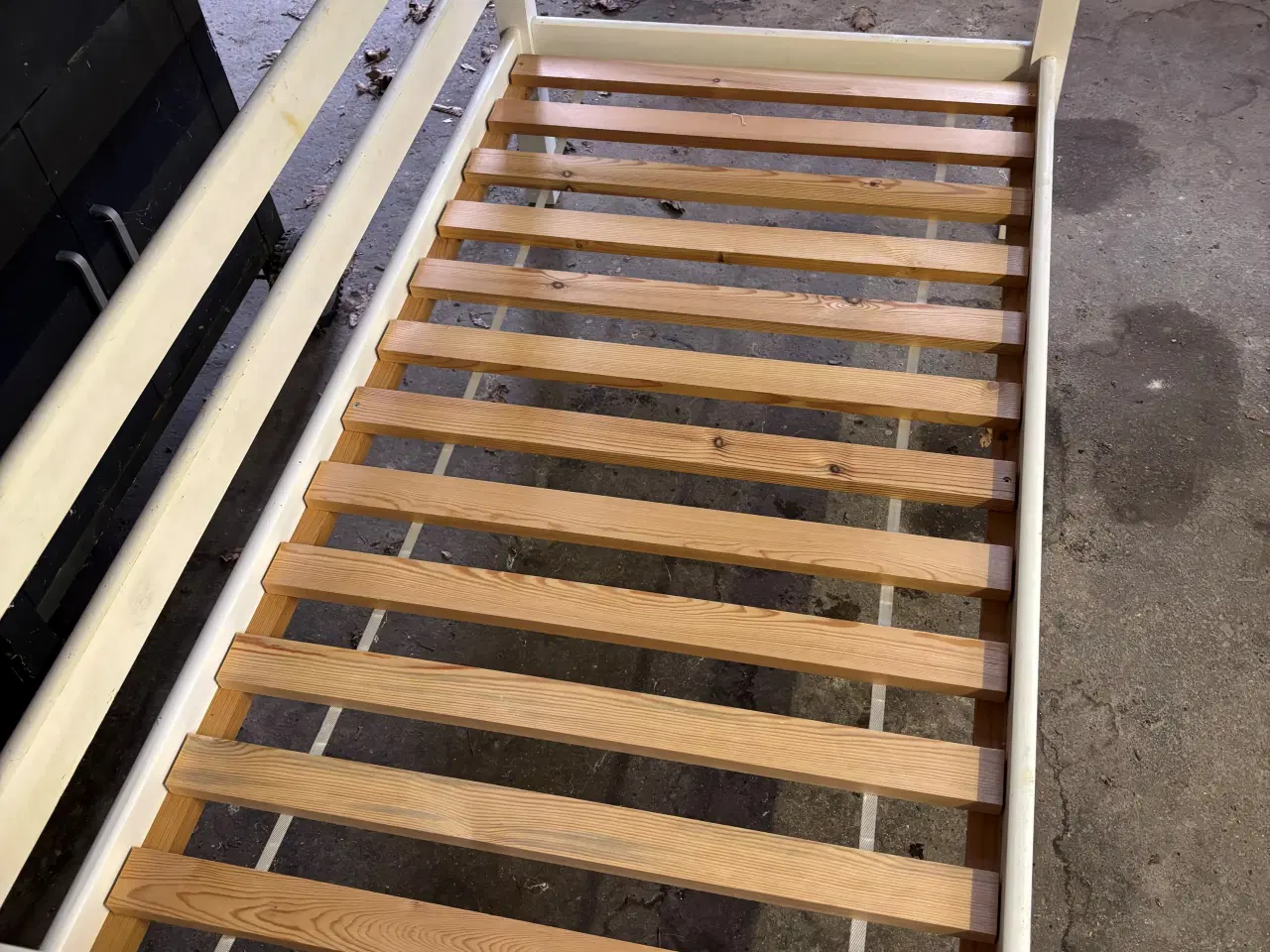 Billede 1 - Juniorseng 70x140 cm, hvid