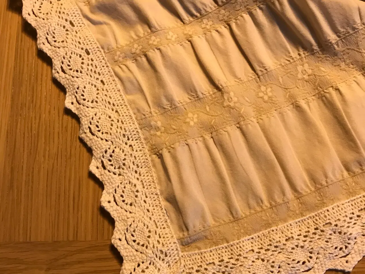 Billede 2 - Lene Bjerre dug, størrelse 215 cm * 125 cm.