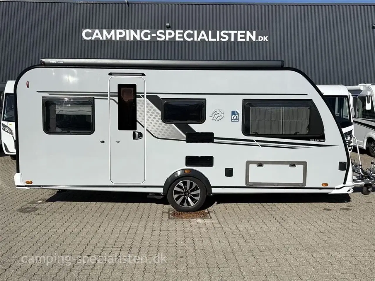 Billede 1 - 2023 - Knaus Südwind 500 EU "60 Years Celebration" Knaus Südwind 500 EU 60 Years Celebration 2023 - Se den nu hos Camping-Specialisten.dk