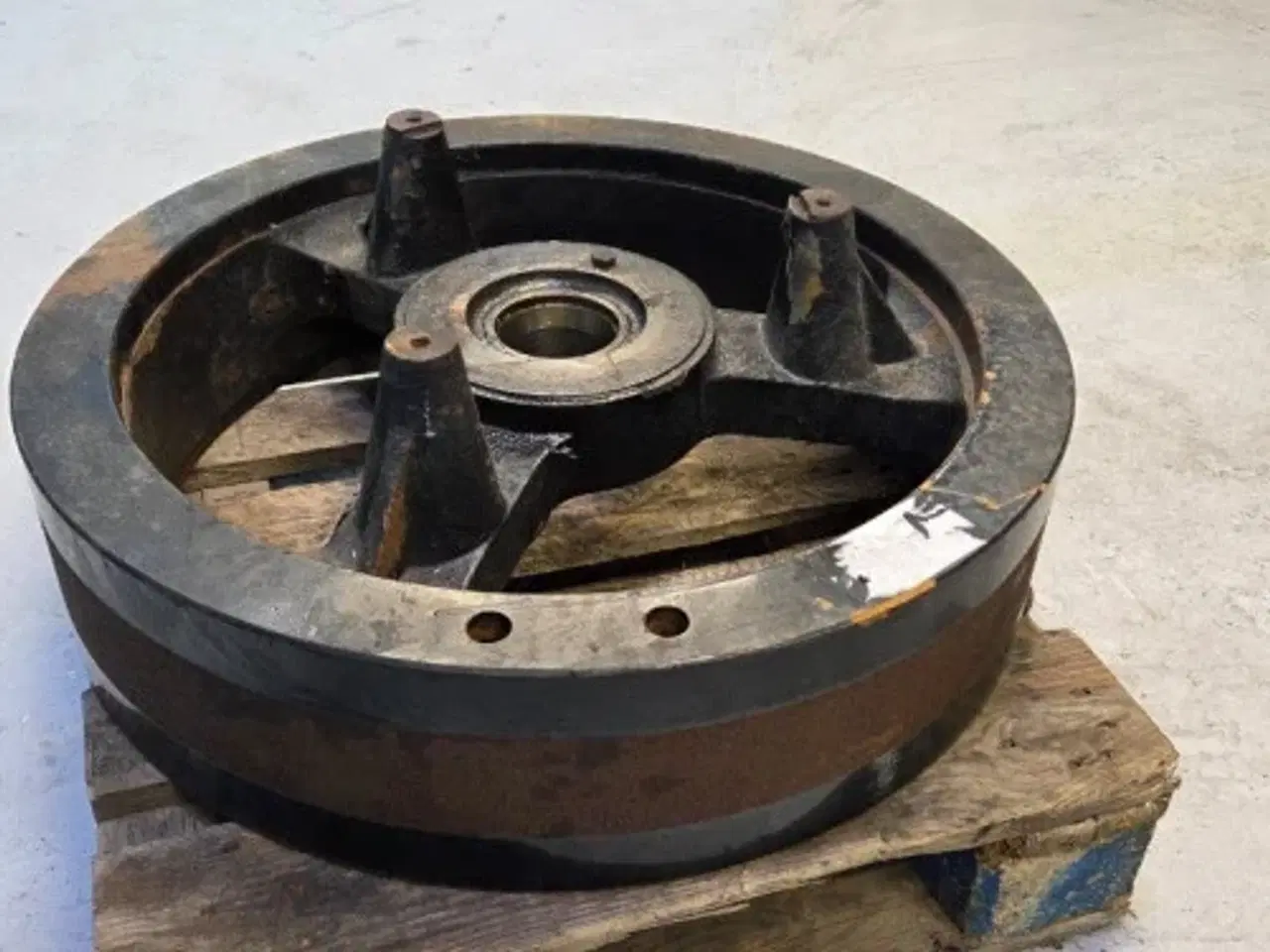 Billede 4 - New Holland BB9060S Svinghjul 87721200