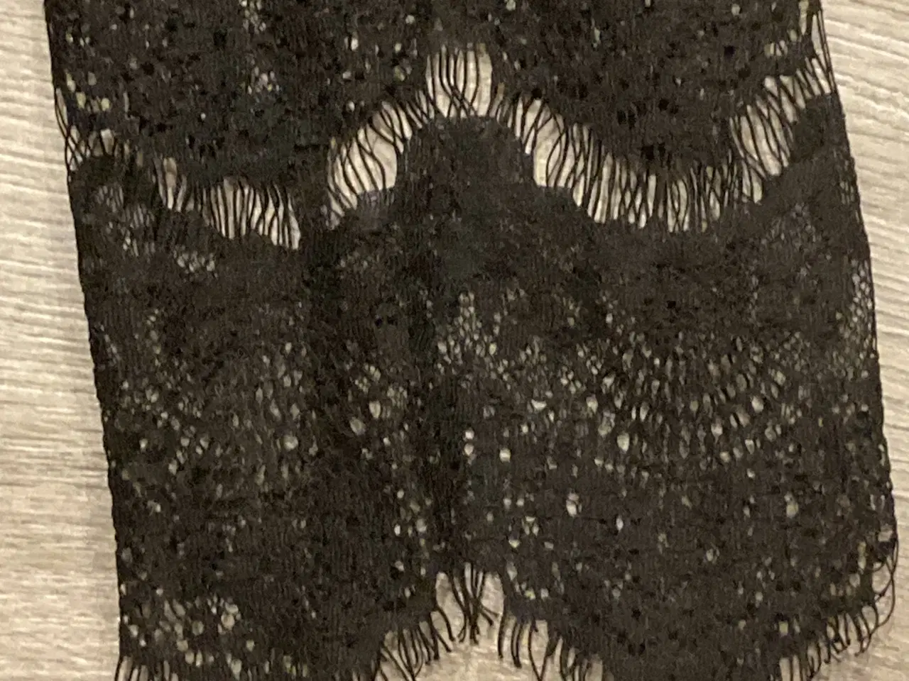 Billede 3 - Sort bluse med blonder str. L