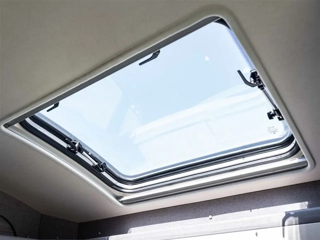 Billede 13 - 2022 - Hobby Ontour Edition V65 GE   Super velholdt enkeltsenges camper