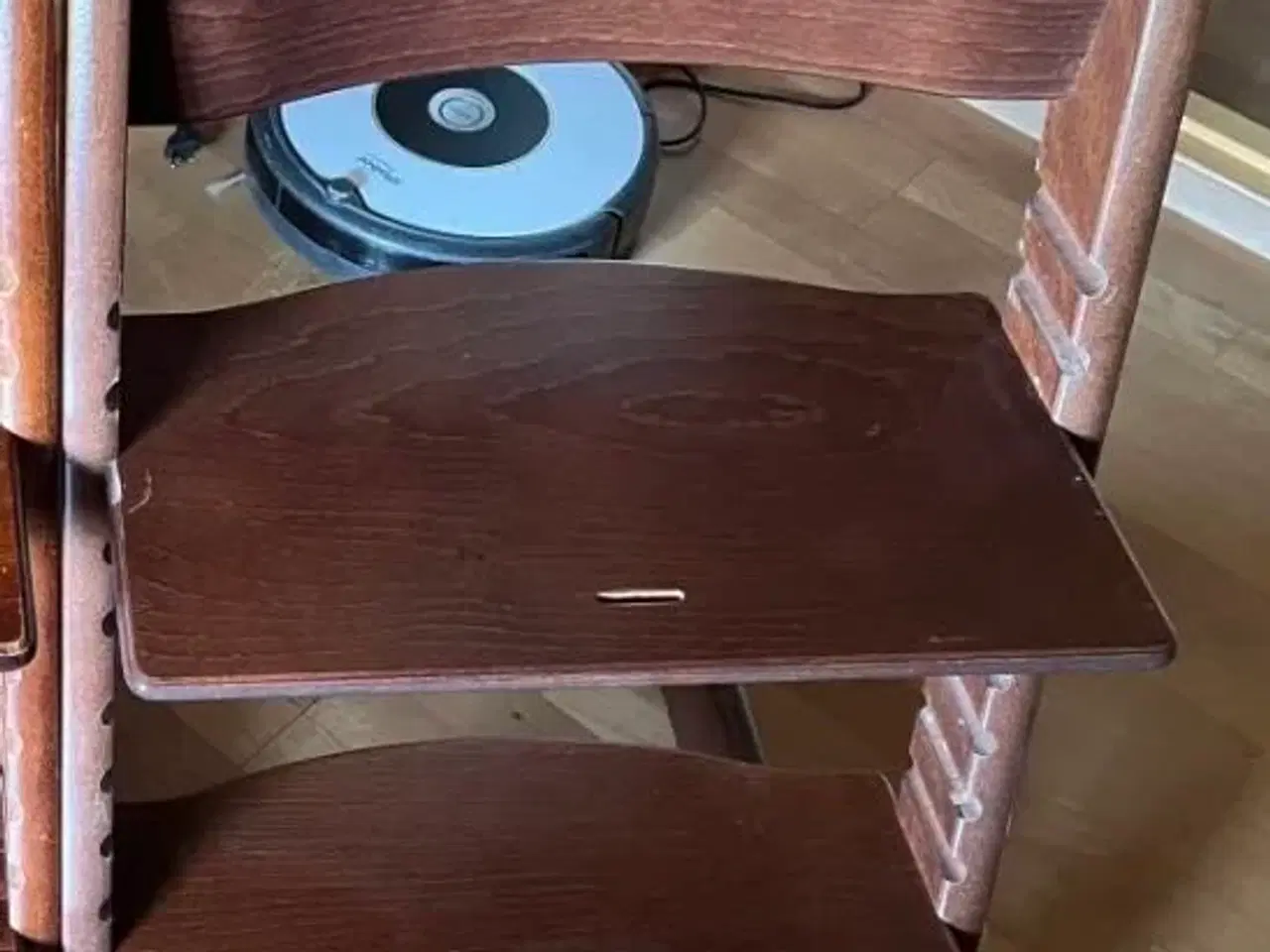 Billede 1 - Brun TrippTrapp stol, ældre model. Giv bud.