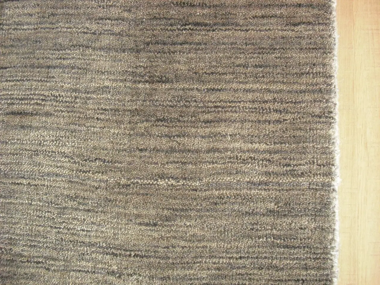 Billede 3 - Flot gråmeleret tæppe i uld