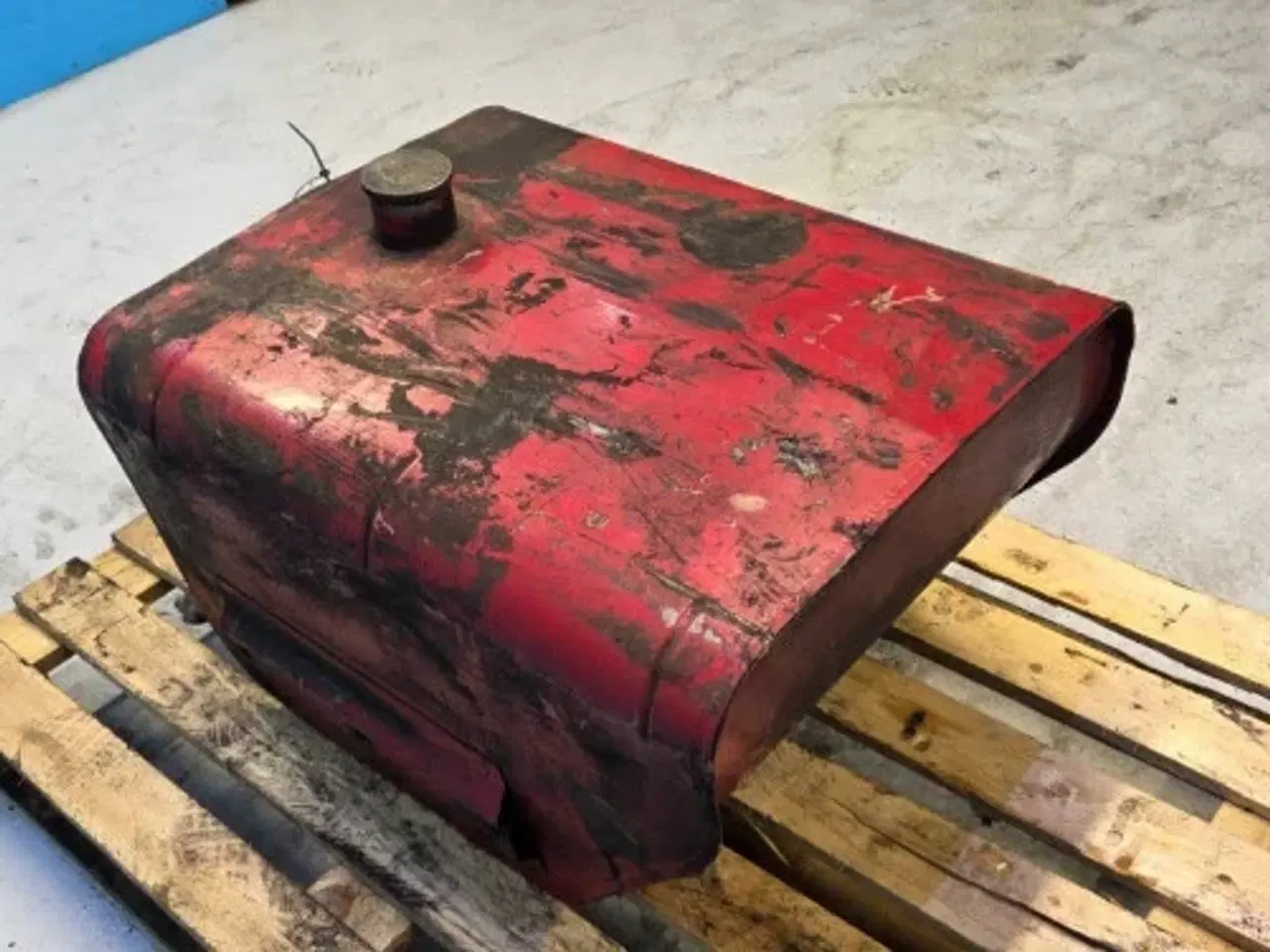 Billede 12 - Case 844S Dieseltank 3145850R92