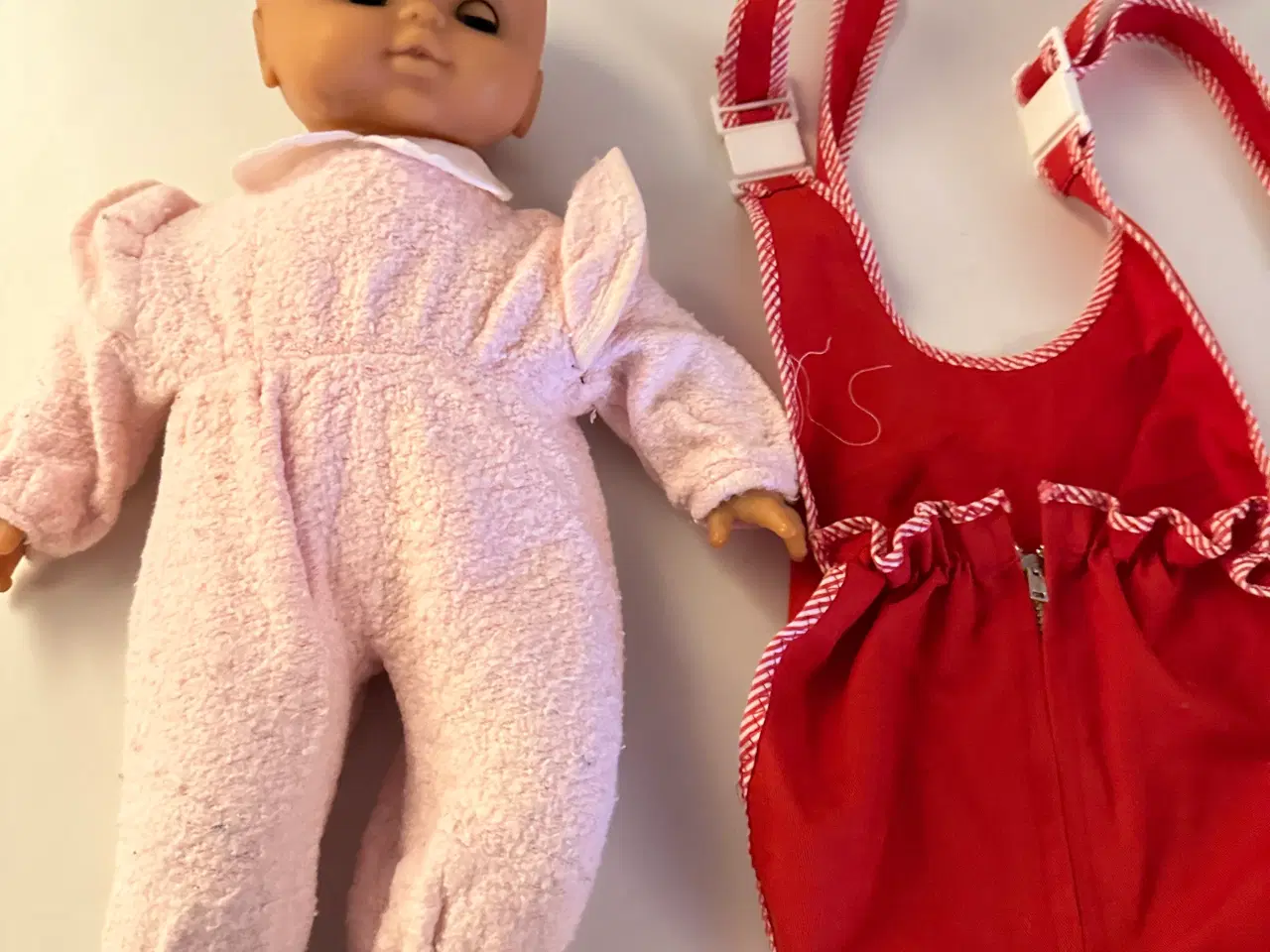 Billede 1 - Babydukke med bæresele