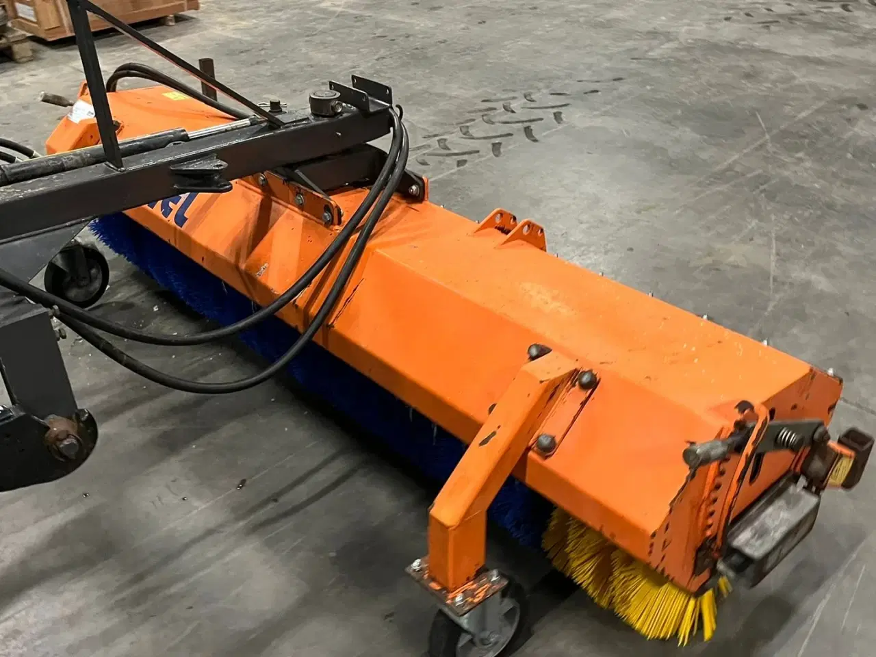 Billede 4 - Tuchel 230 Hydraulisk kost med nylon børster og hydraulisk sving. Brede 2300 o