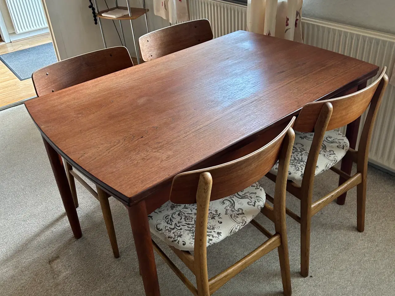 Billede 2 - Teaktræ spisebord med 4 stole