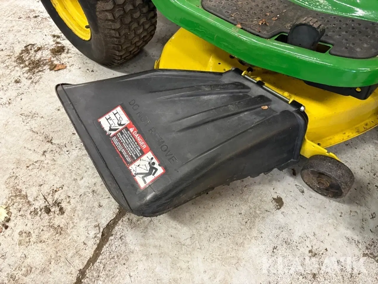 Billede 8 - Græsslåmaskine John Deere X120