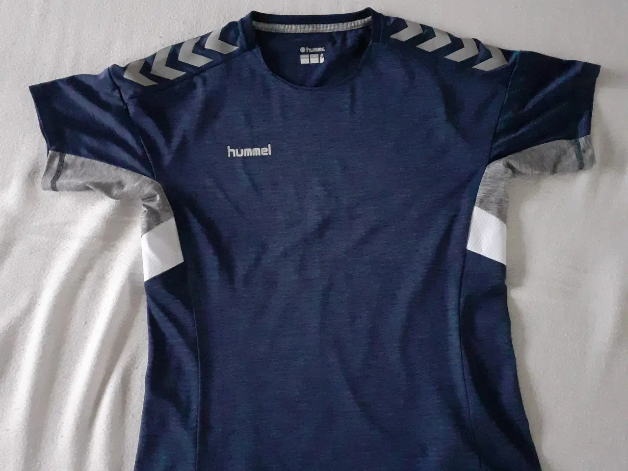 Billede 1 - Hummel T-shirt str M