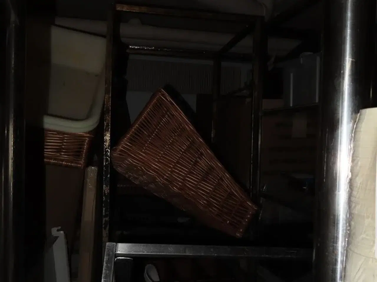 Billede 24 - Div. reoler og indhold