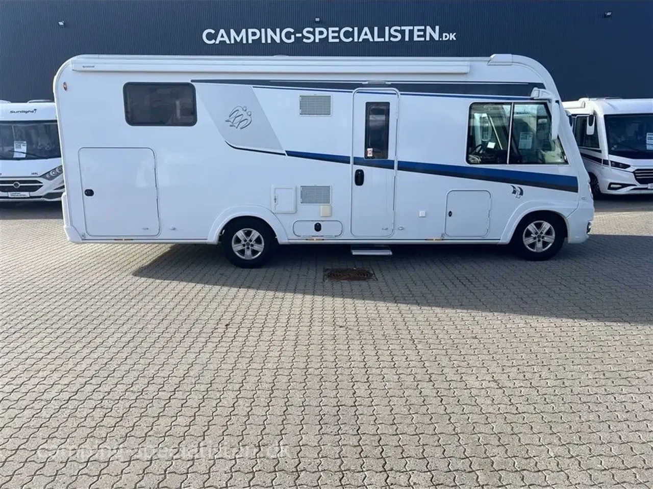 Billede 1 - 2018 - Knaus Sky I 700 LX   Knaus Sky Wave 700 2018 - automatgear - helintegreret kan nu ses hos Camping-Specialisten.