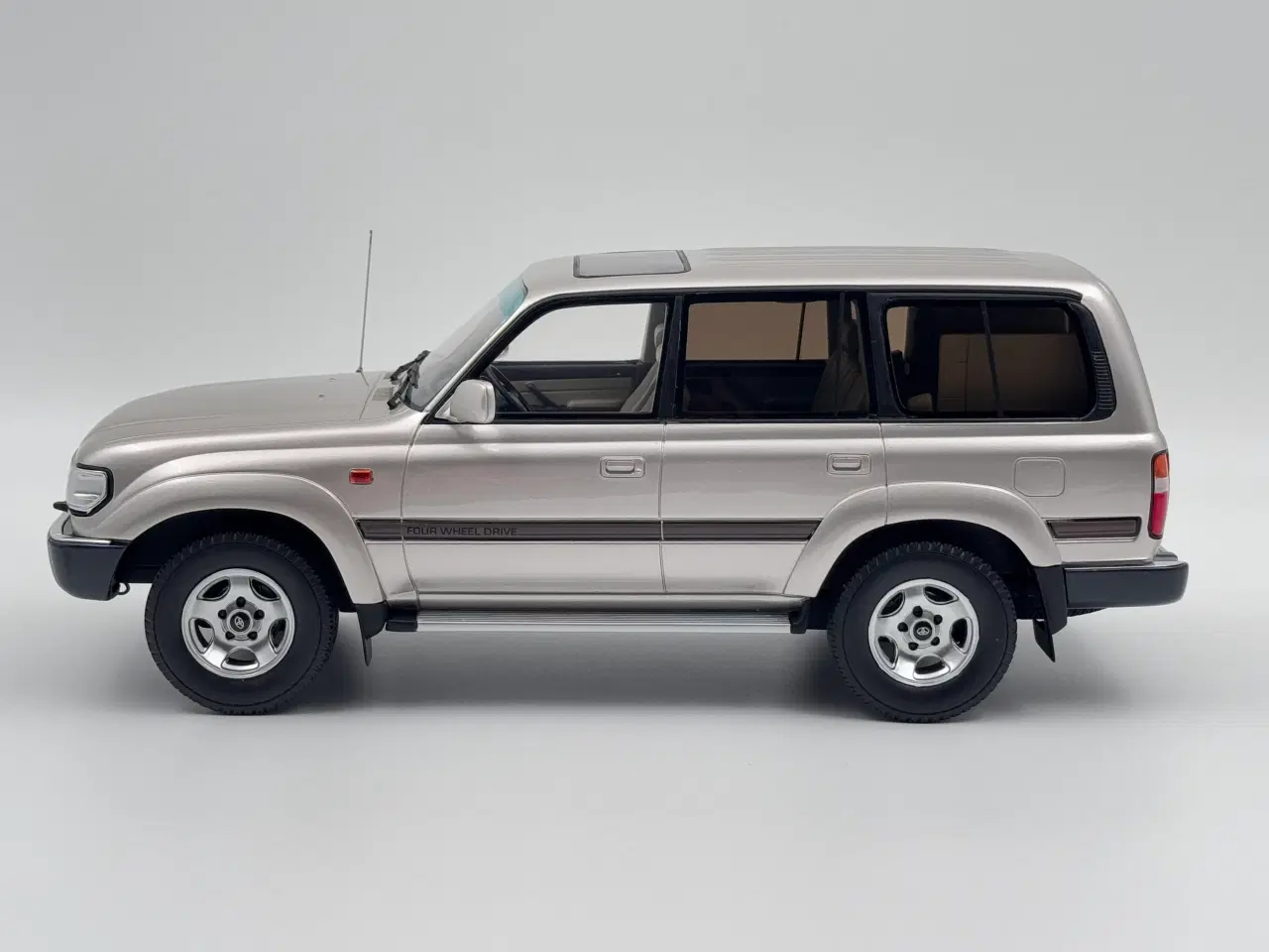 Billede 2 - 1992 Toyota Land Cruiser HDJ80  1:18 