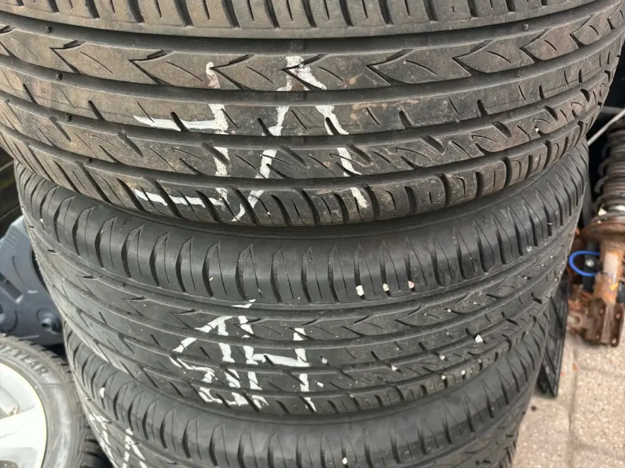 Billede 1 - Som ny sommerdæk 