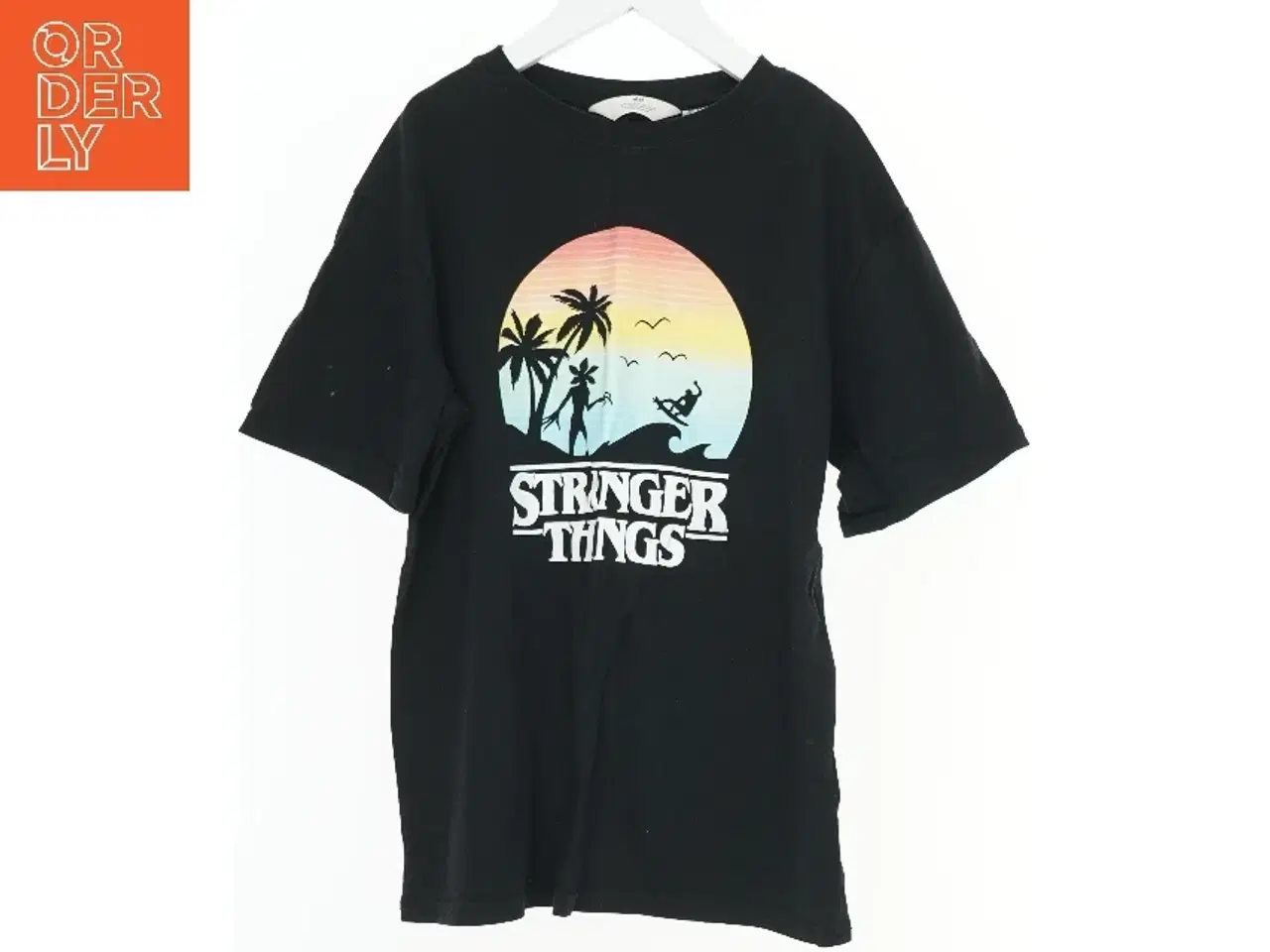 Billede 1 - Sort Stranger Things T-shirt fra H&M (str. 158)
