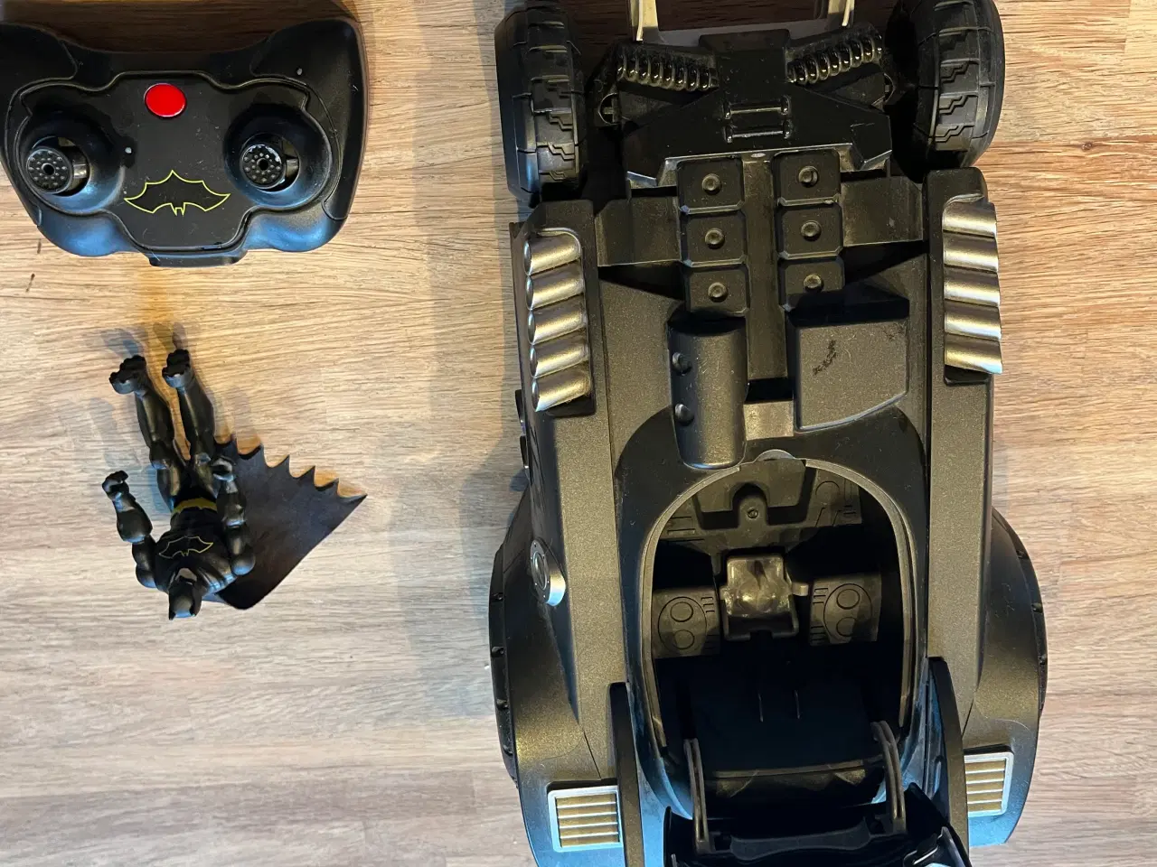 Billede 3 - Fjernstyret bil Med Batman figur