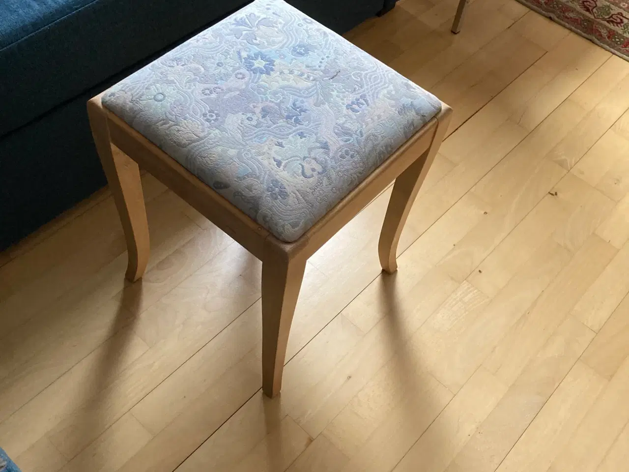 Billede 2 - Spisebord i eg. plus div. stole i afsyret eg .