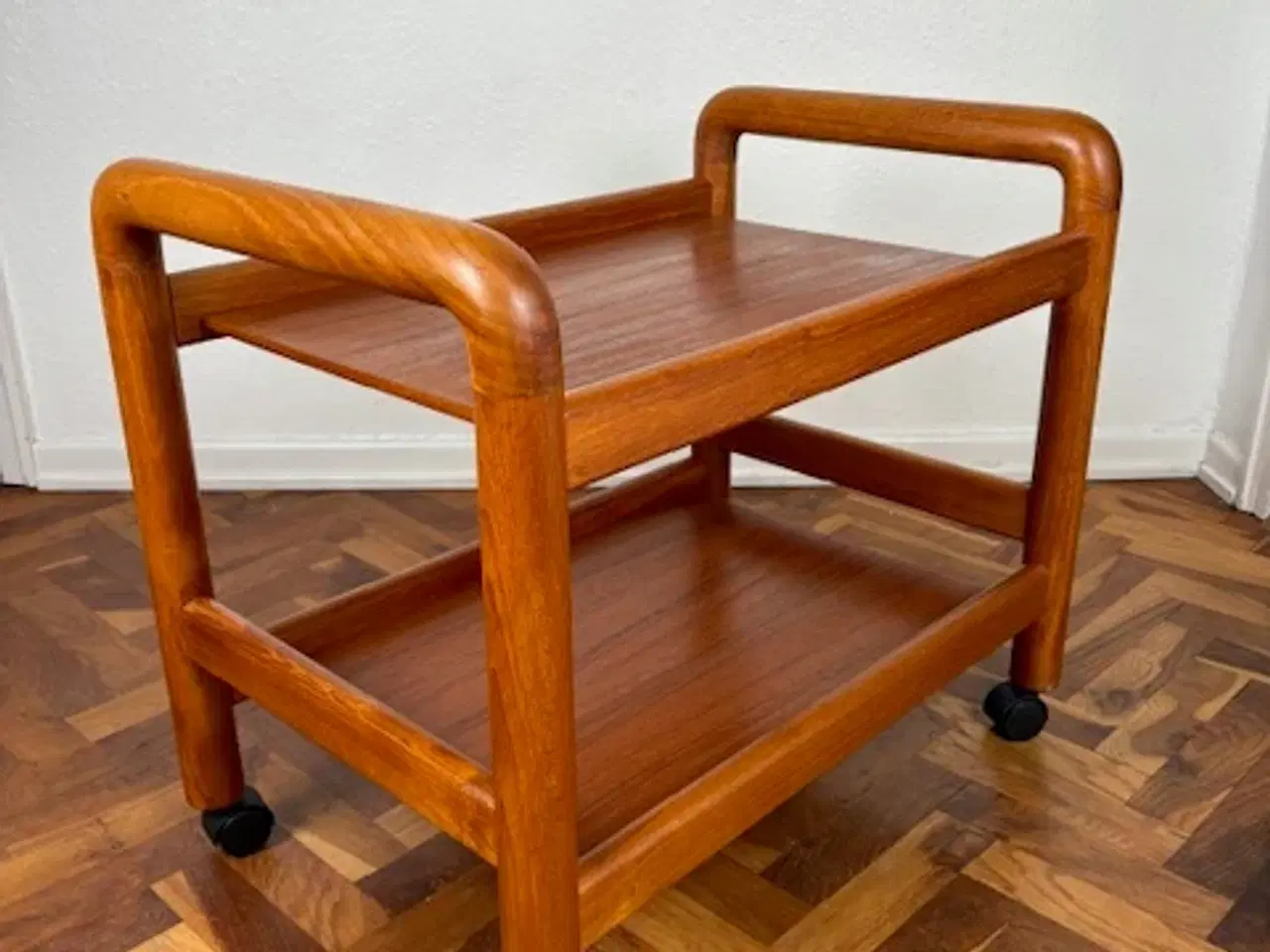 Billede 3 - Serveringsvogn i teaktræk, fra Salling stolefabrik