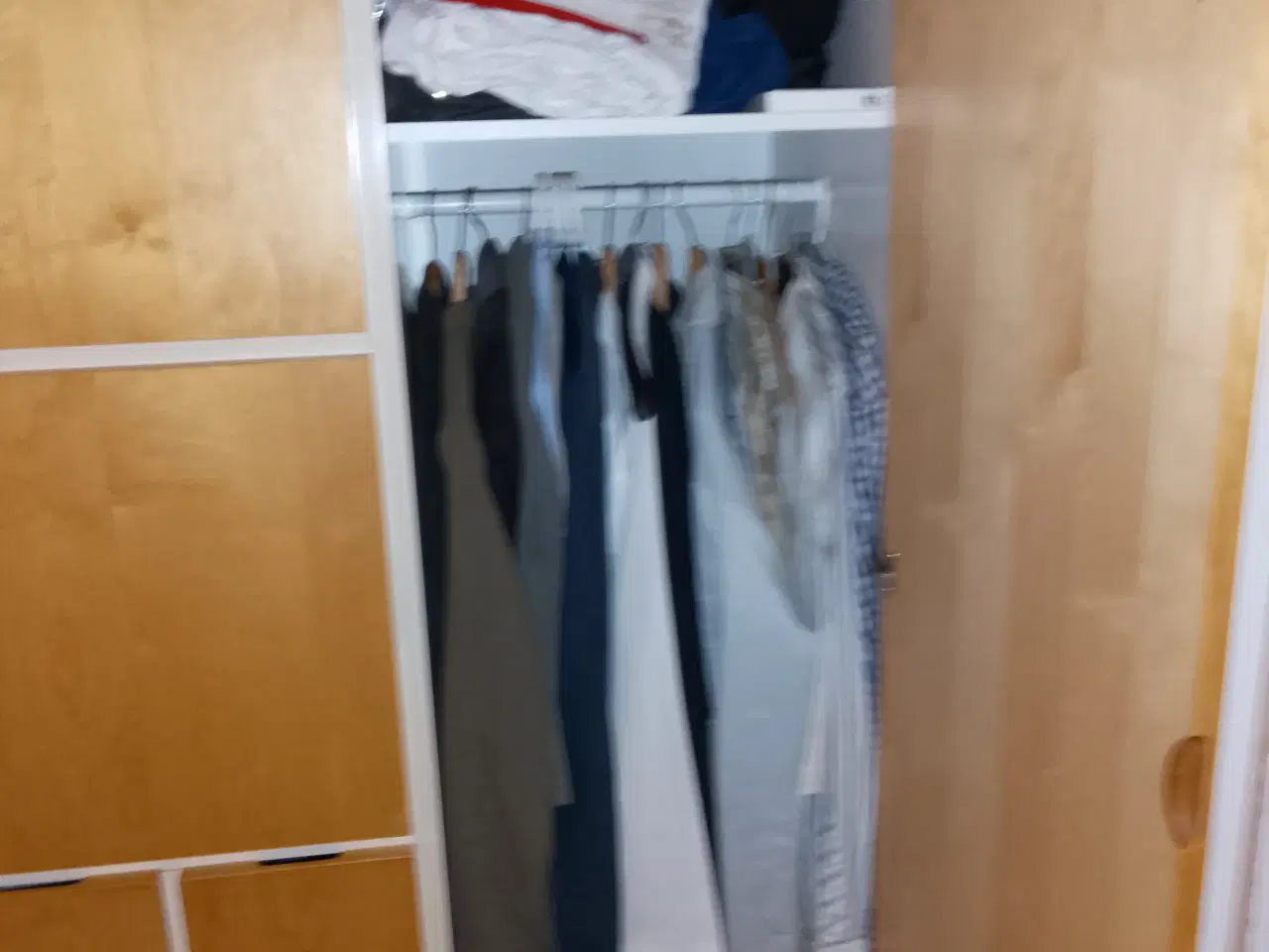 Billede 5 - Flot og praktisk garderobeskab sælges billigt