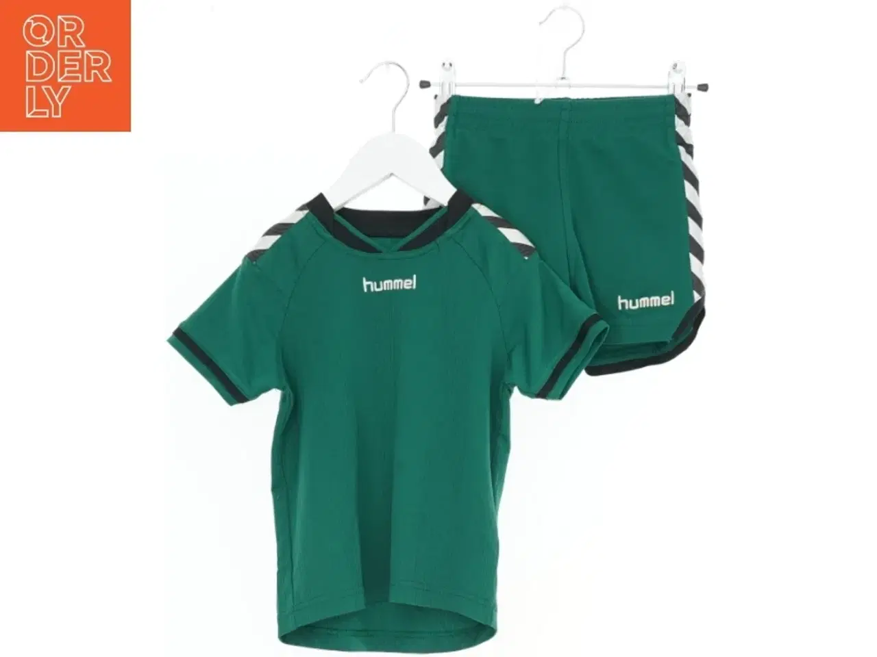 Billede 1 - Grønt sportssæt til børn fra Hummel (str. 110)