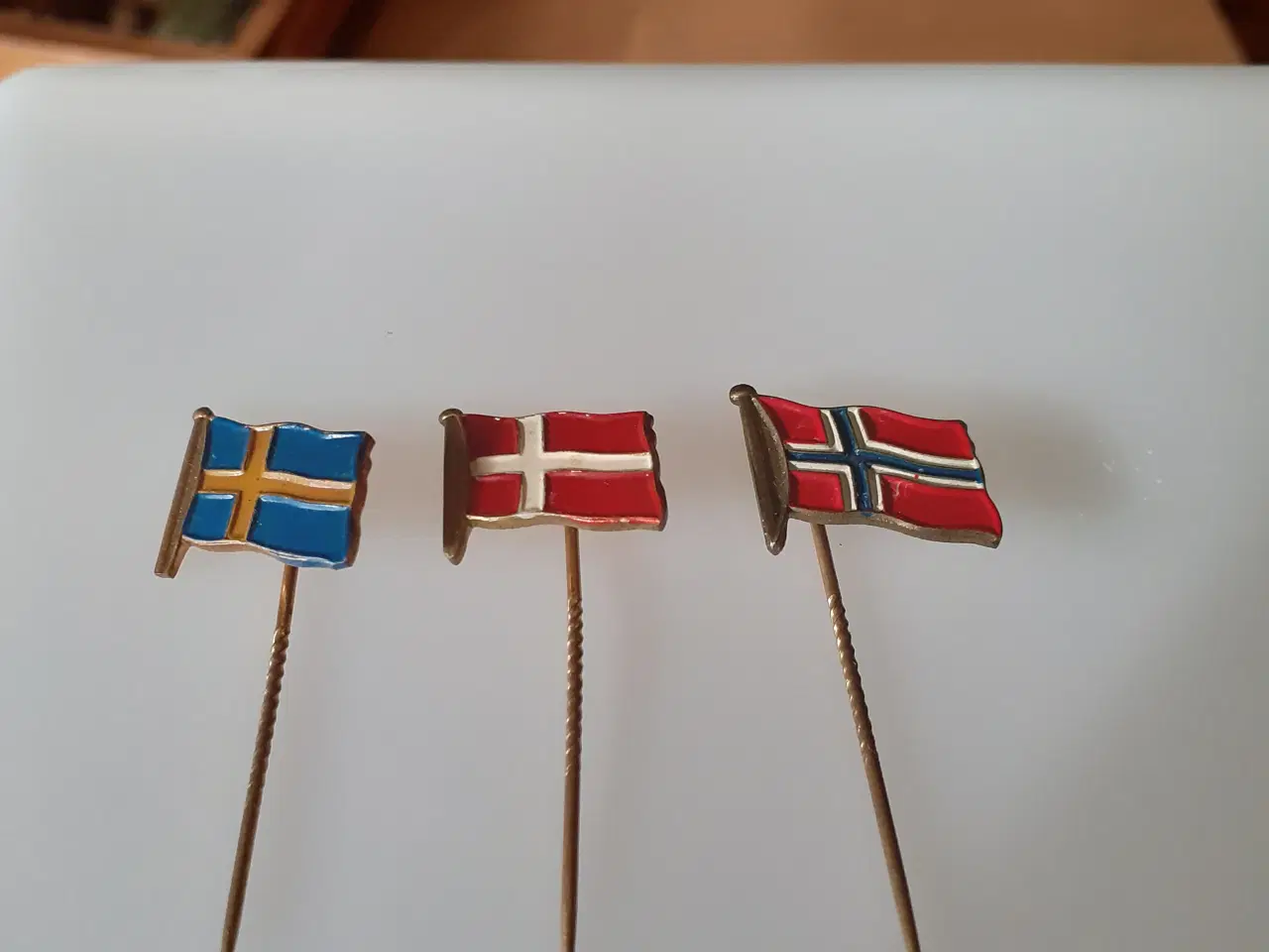 Billede 1 - små revers flag Danmark Norge og Sverige 