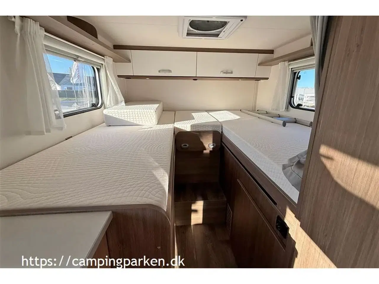 Billede 8 - 2024 - Carado V337 Pro   Carados populære smalle Van med enkeltsenge og kun 664 cm lang