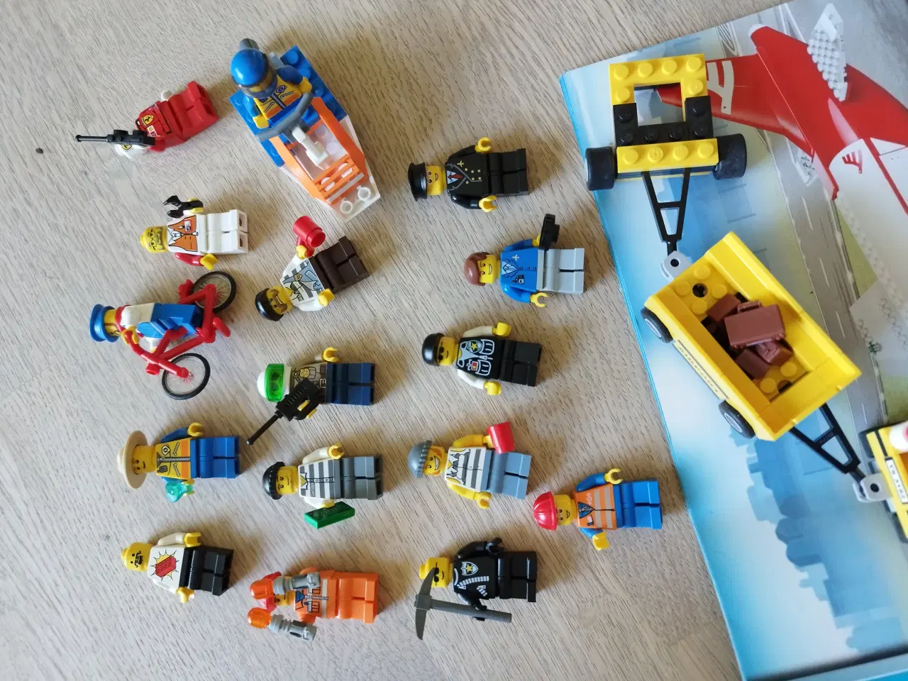 Billede 4 - Lego mini figure, klodser, vejledninger