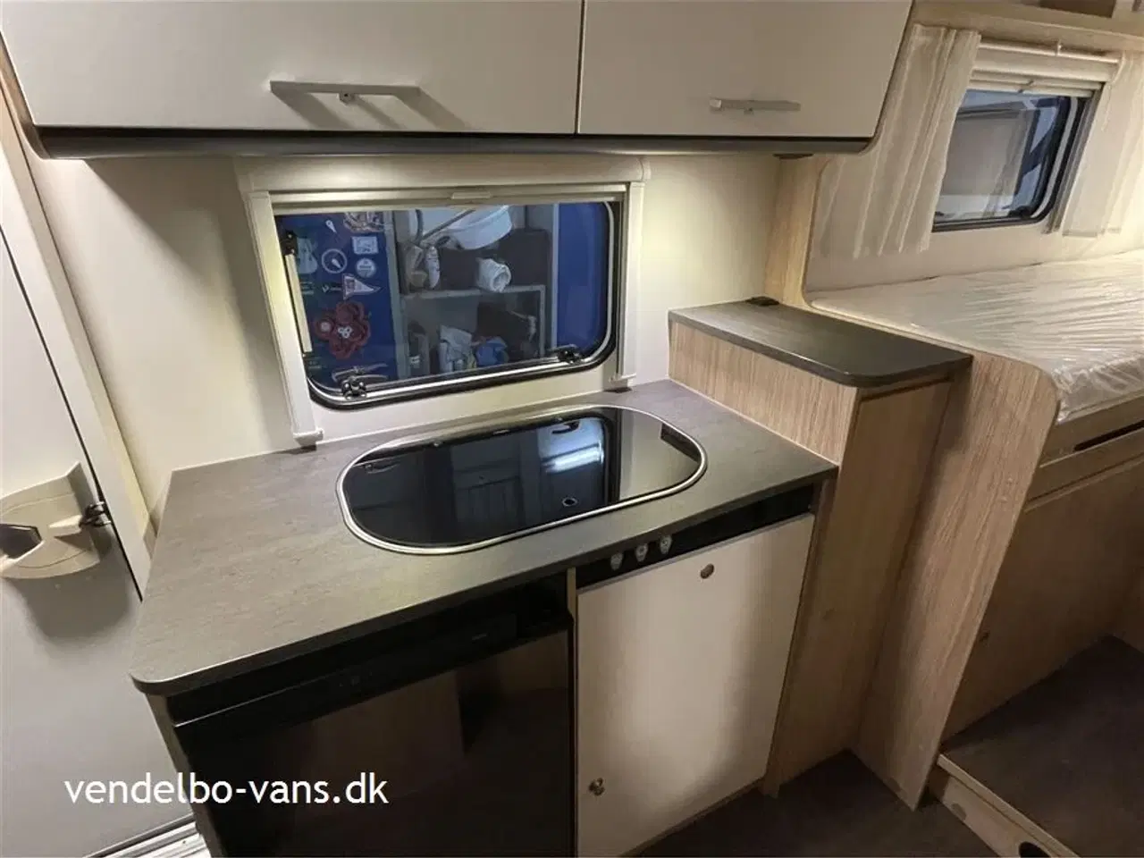 Billede 13 - 2021 - SunLight VAN V66 Adventure Edit   Enkelsenge og garage - kun 6,5 m lang