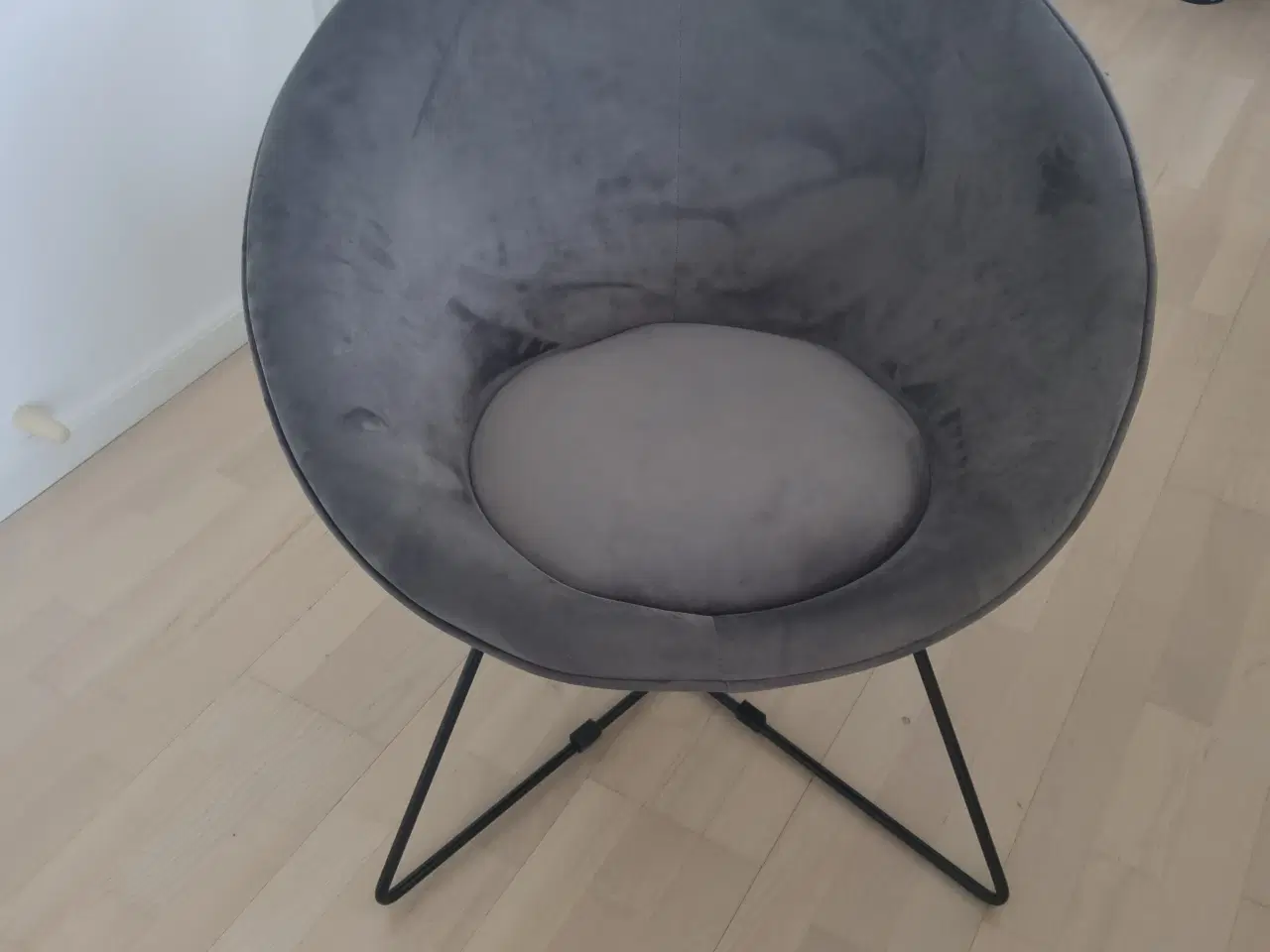 Billede 1 - Lille hyggelig lænestol i grå velour