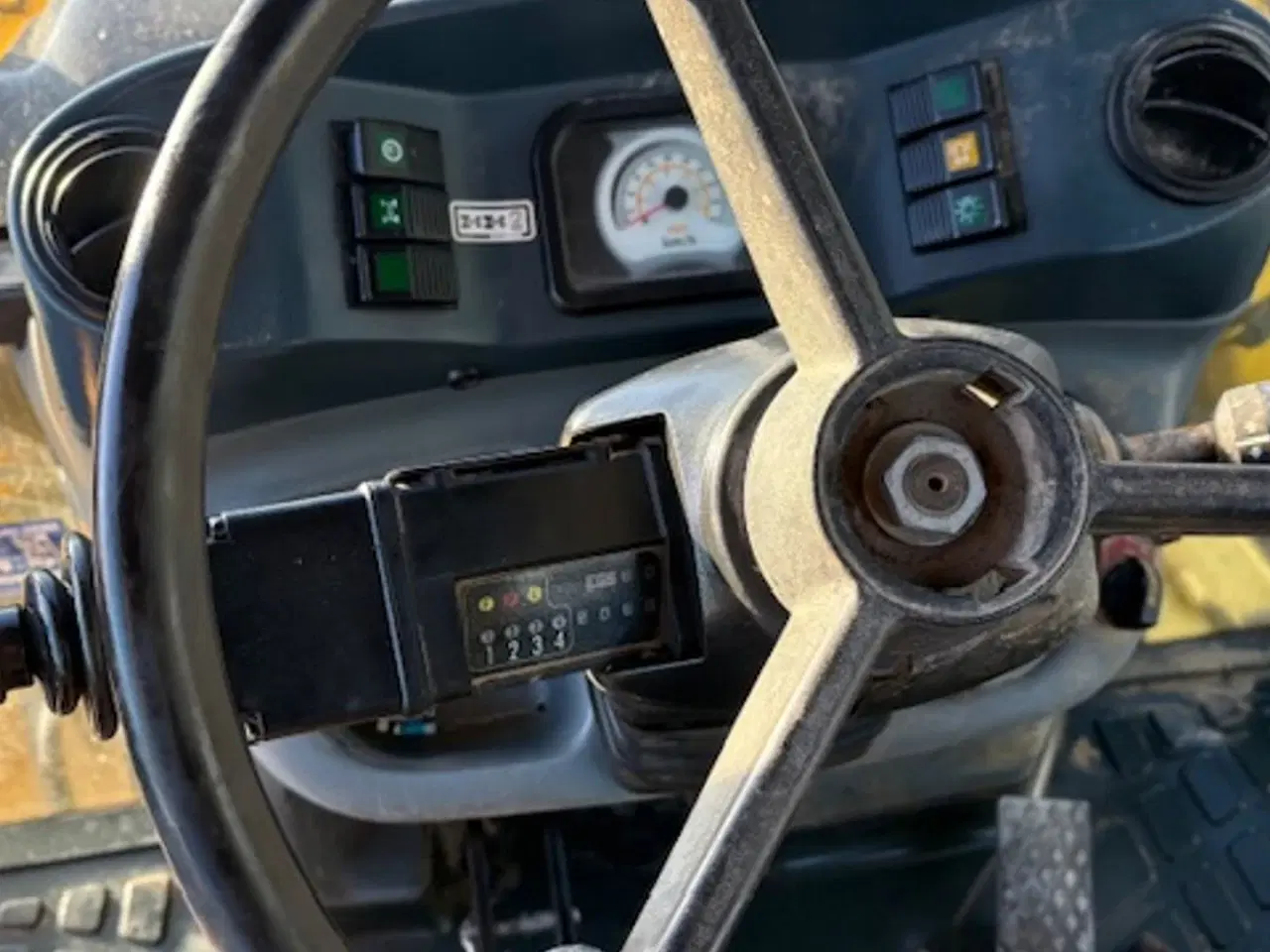 Billede 15 - New Holland B115B HYDRAULISK VOLVO SKIFT FOR, MEKANISK HURTIGSKIFT BAG