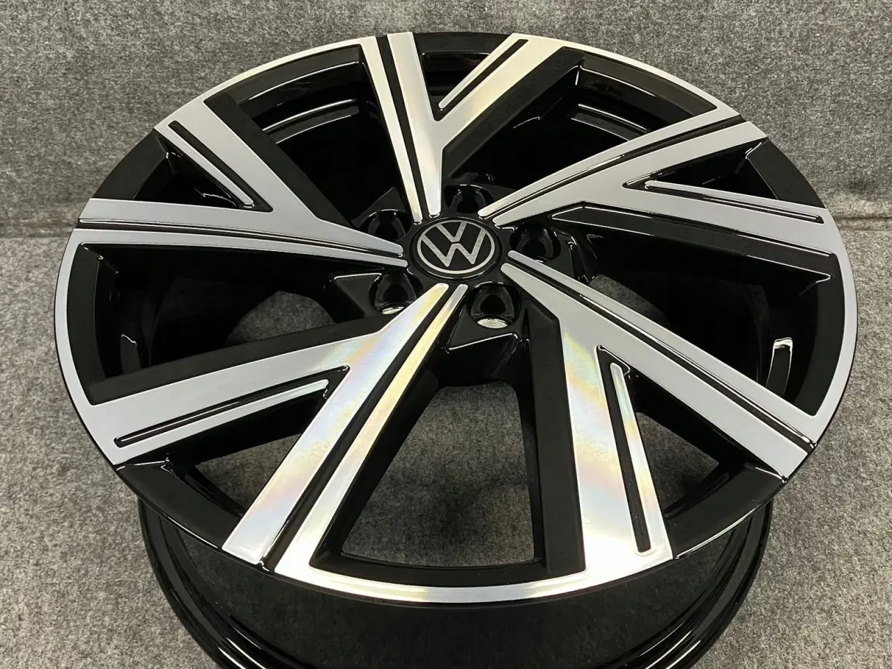 Billede 1 - ALUFÆLGE VW POLO BERGAMO 2G0 17"