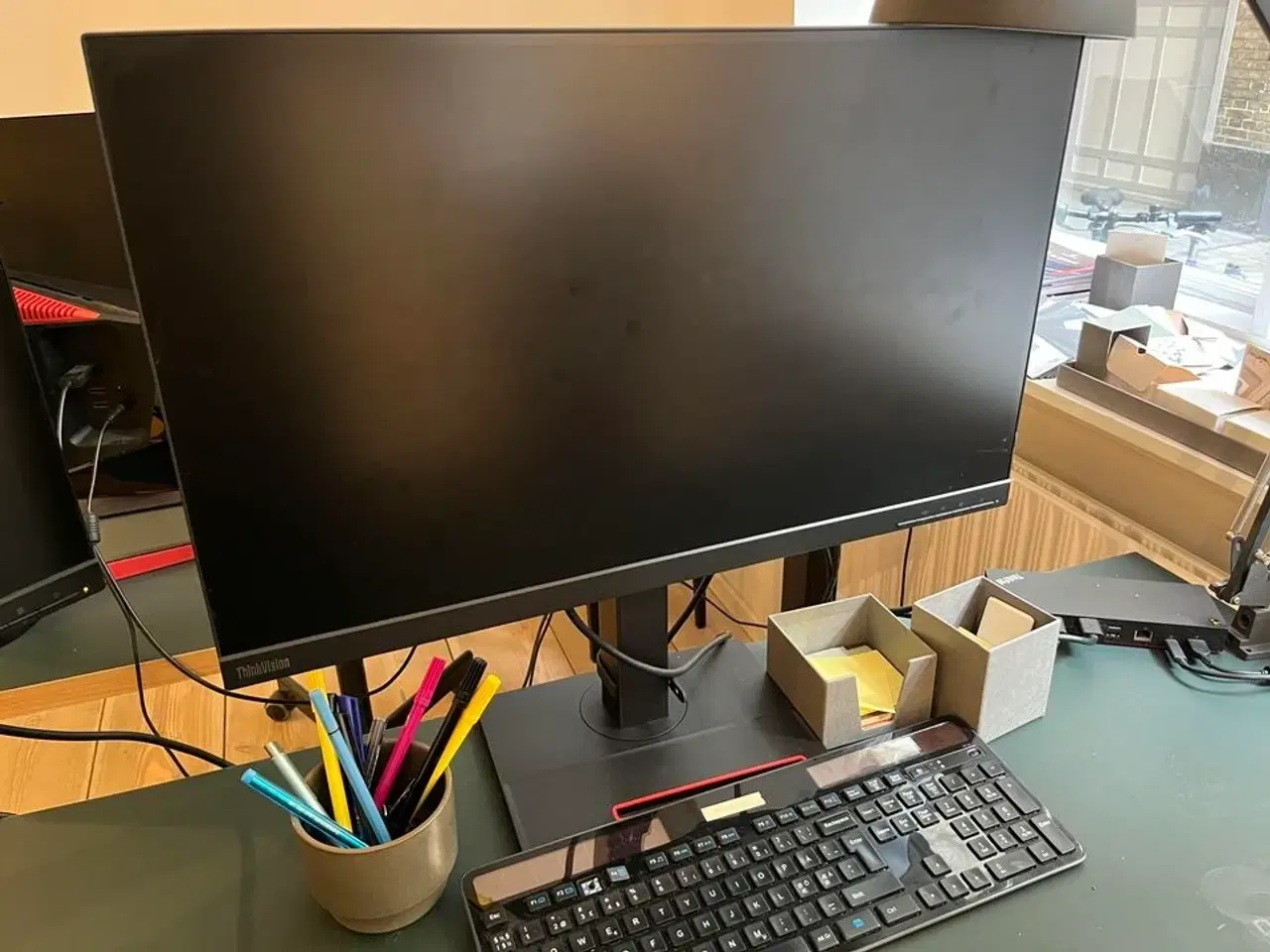 Billede 2 - 2 Computerkærme, LENOVO + Keyboard