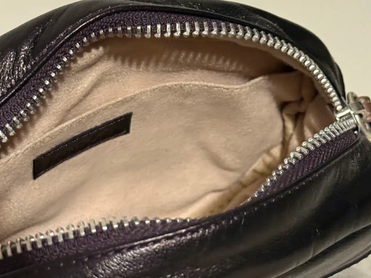 Billede 11 - Pandora kosmetikpung m. to spejle og stofpose